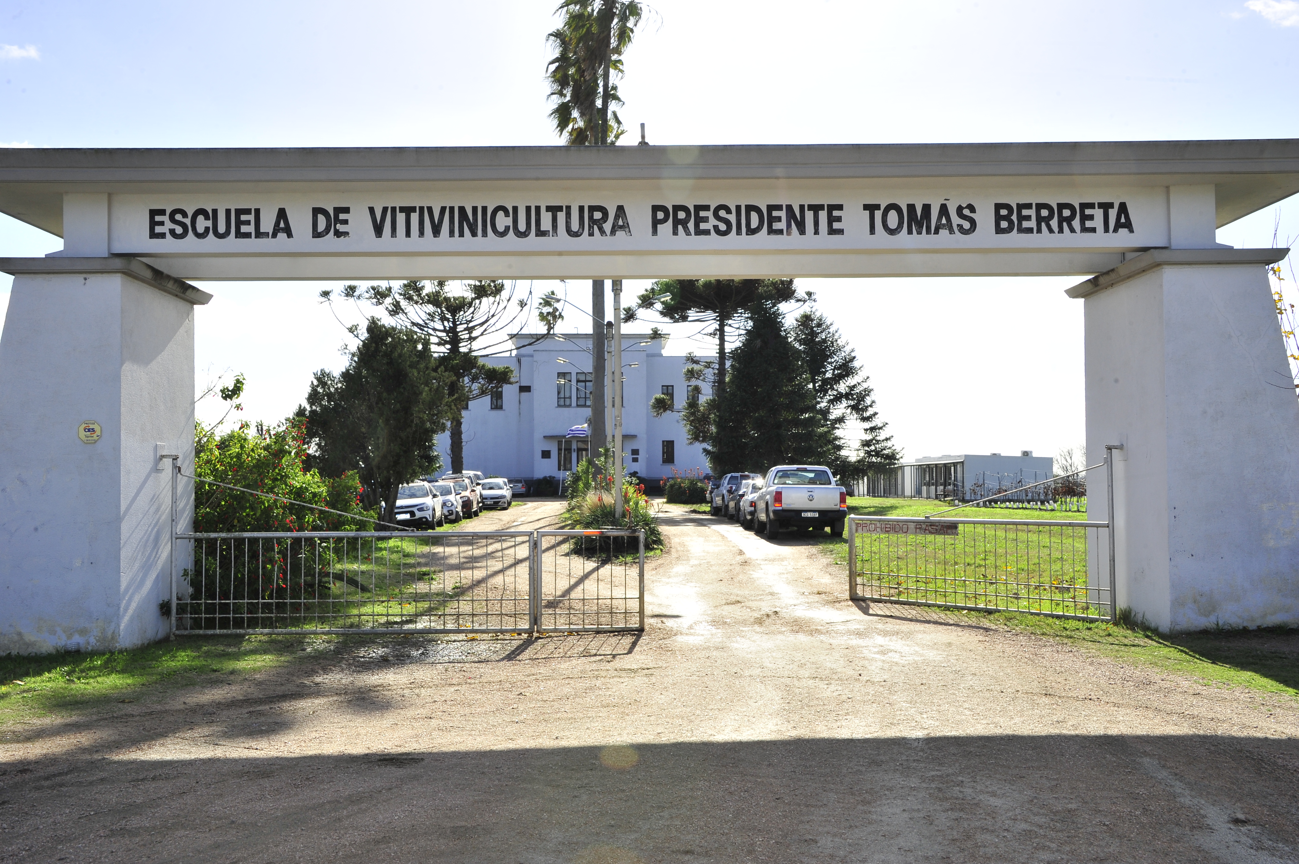 Inauguración en Escuela Superior de Vitivinicultura de UTU