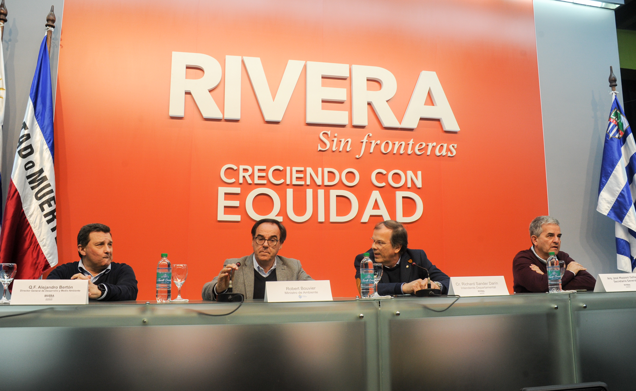 Firma de convenios por cierre de vertederos en Rivera.