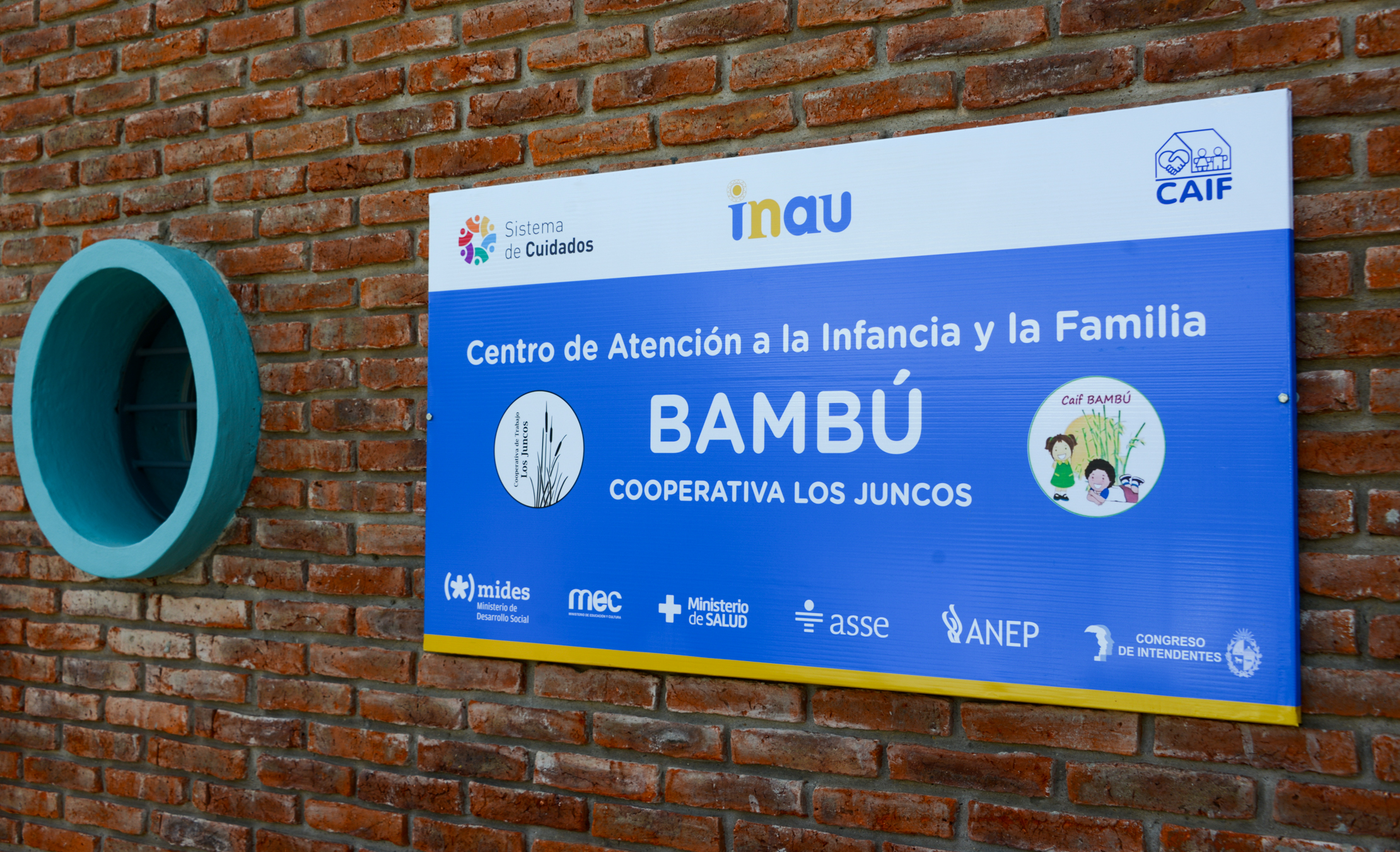 Inauguración de dos salas móviles de Centros CAIF.