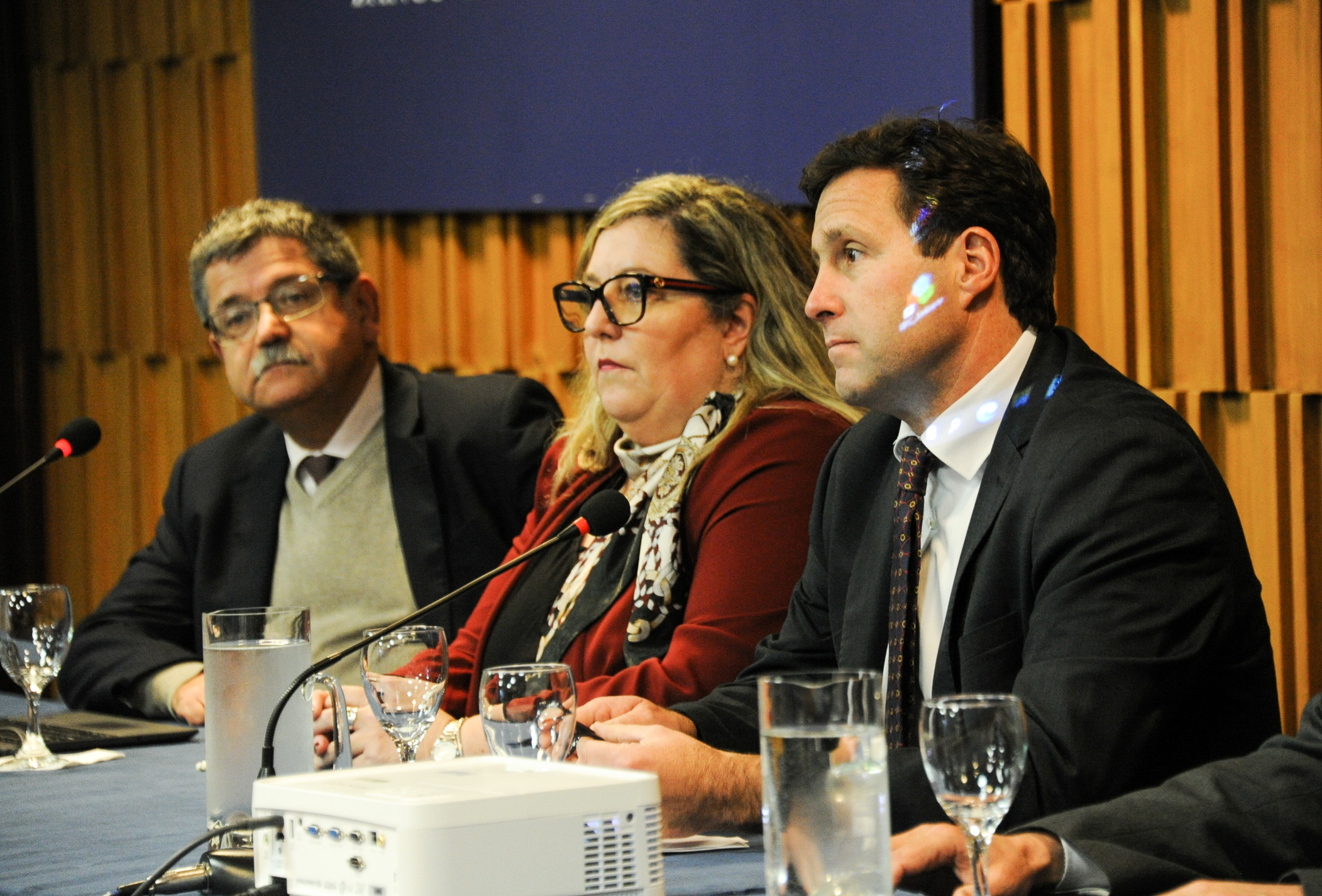 Firma de acuerdo entre BCU y otras instituciones para protección de cuentas.