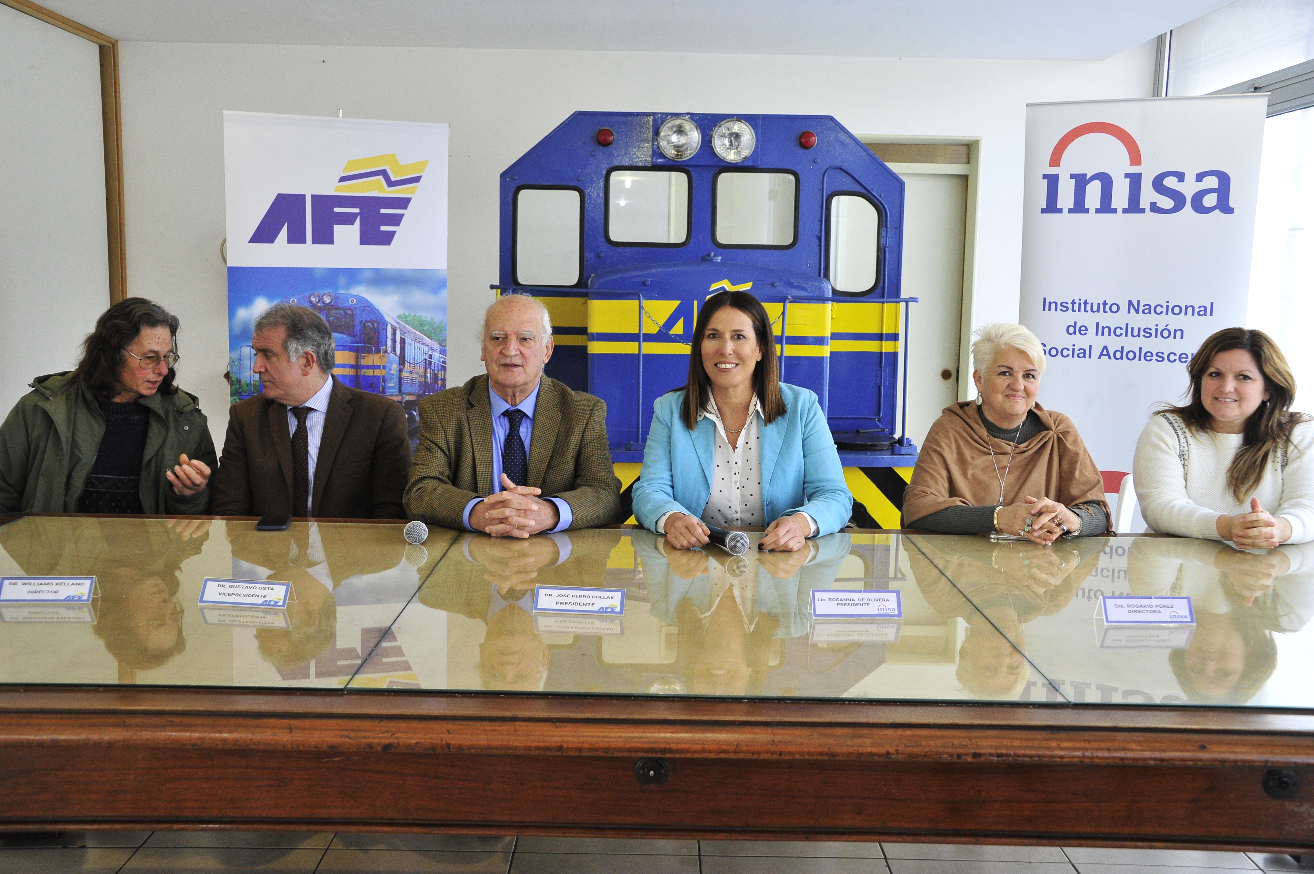 Imágenes de firma de convenio entre Inisa y AFE
