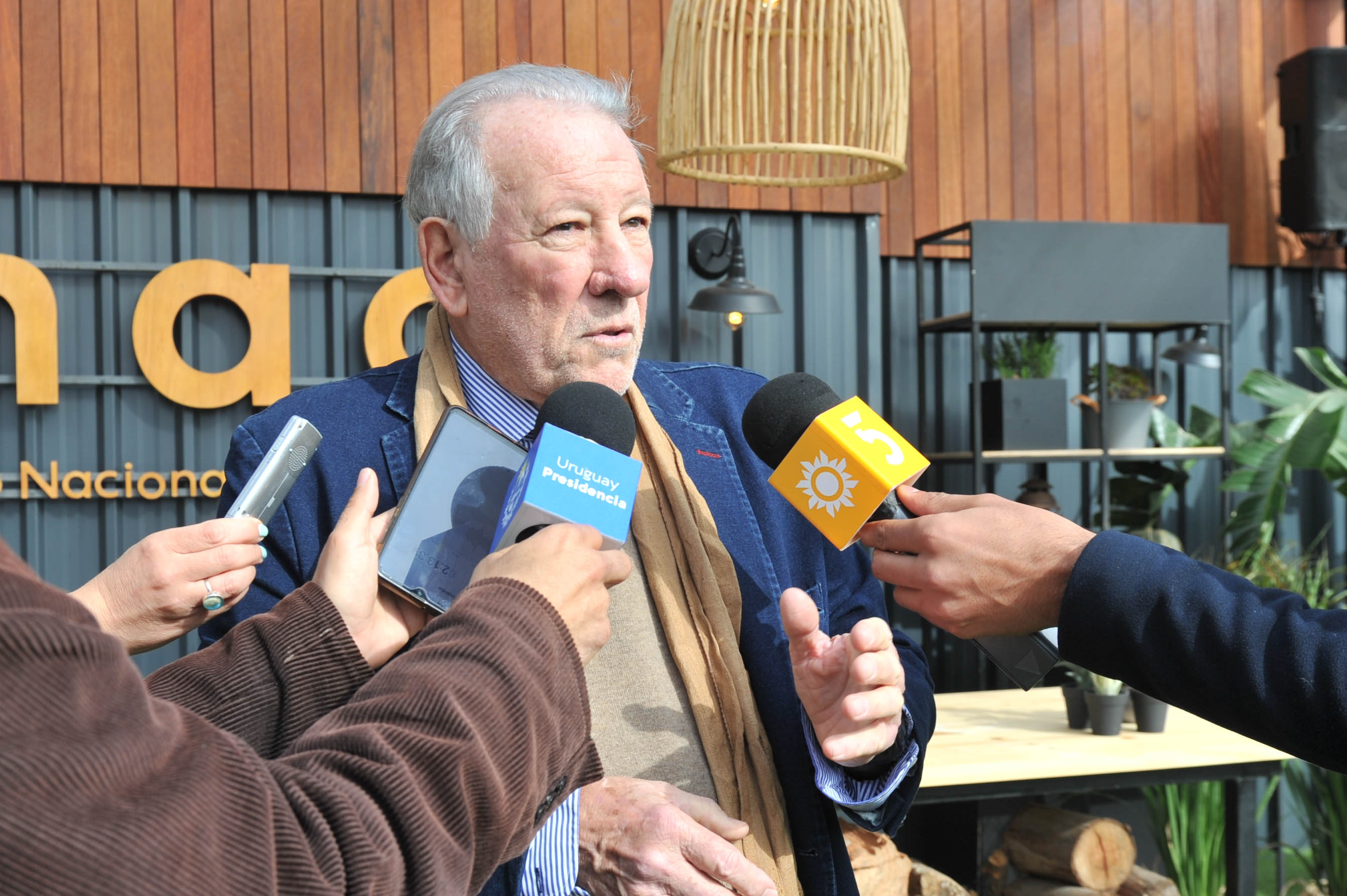 Imágenes de firma de convenio entre INAC e Inale