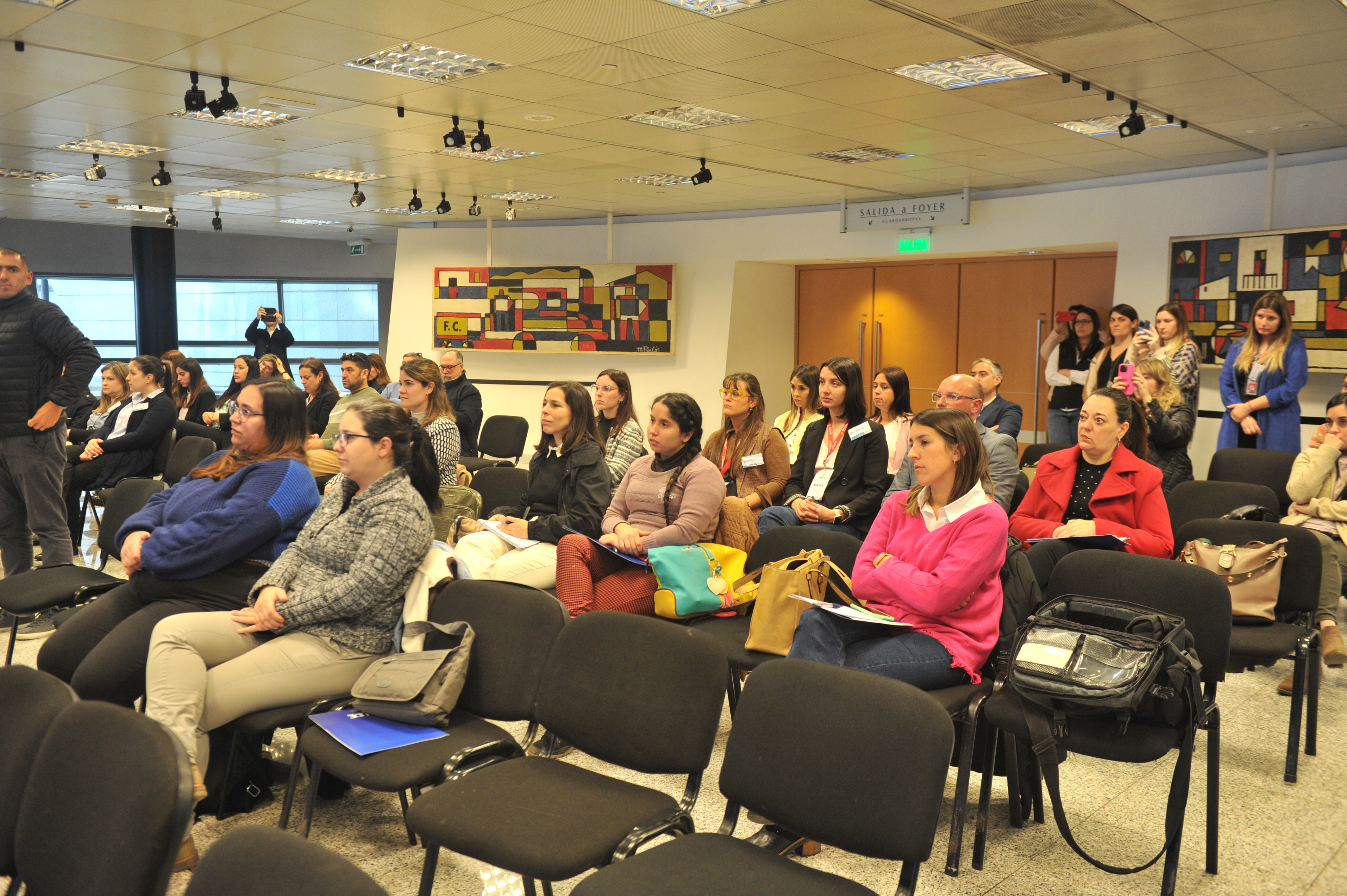 Ministro Mieres inauguró evento que conecta con empresas a personas en busca de empleo
