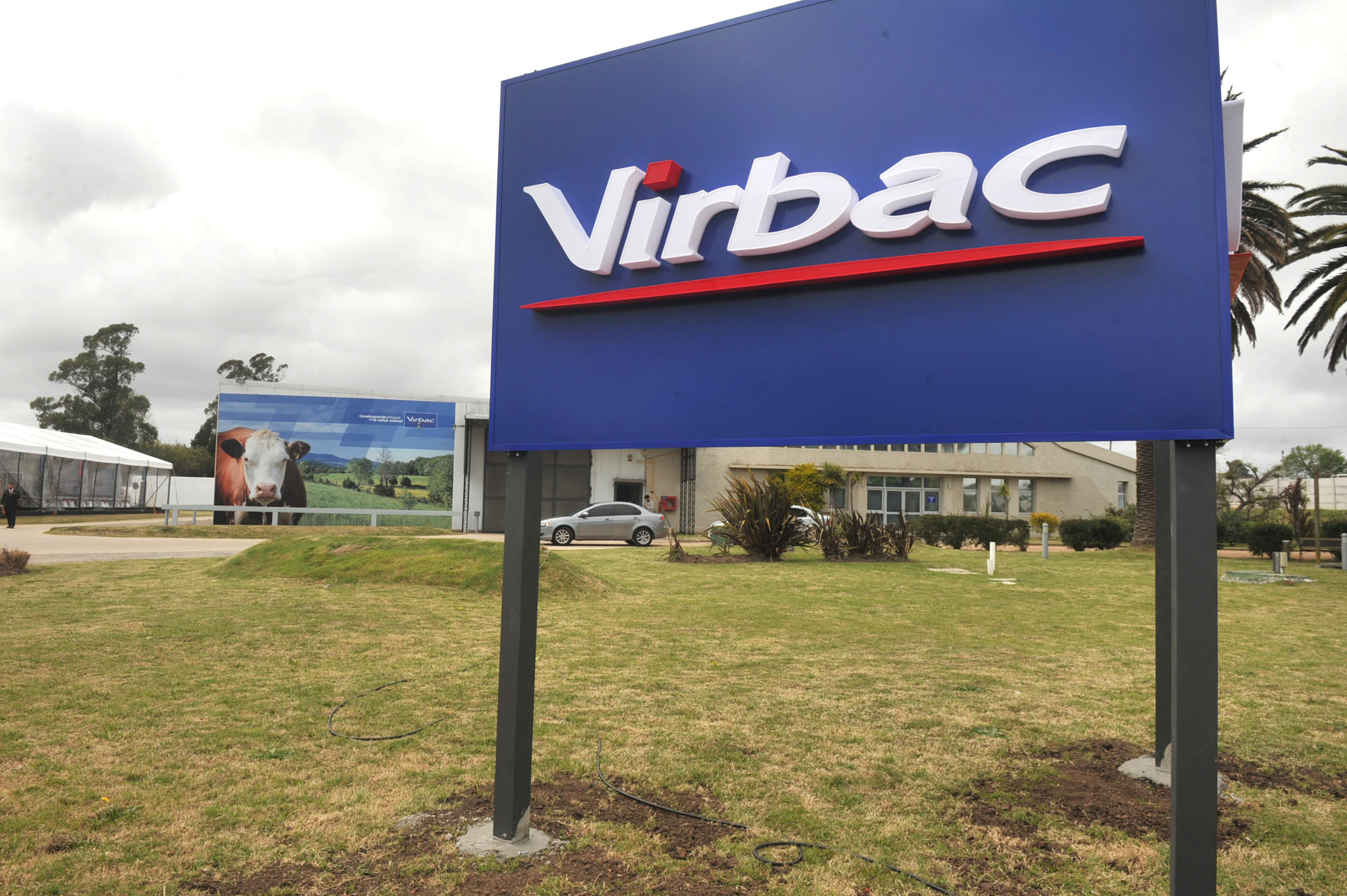 Presidente Lacalle Pou en colocación de piedra fundamental de nueva planta del laboratorio Virbac