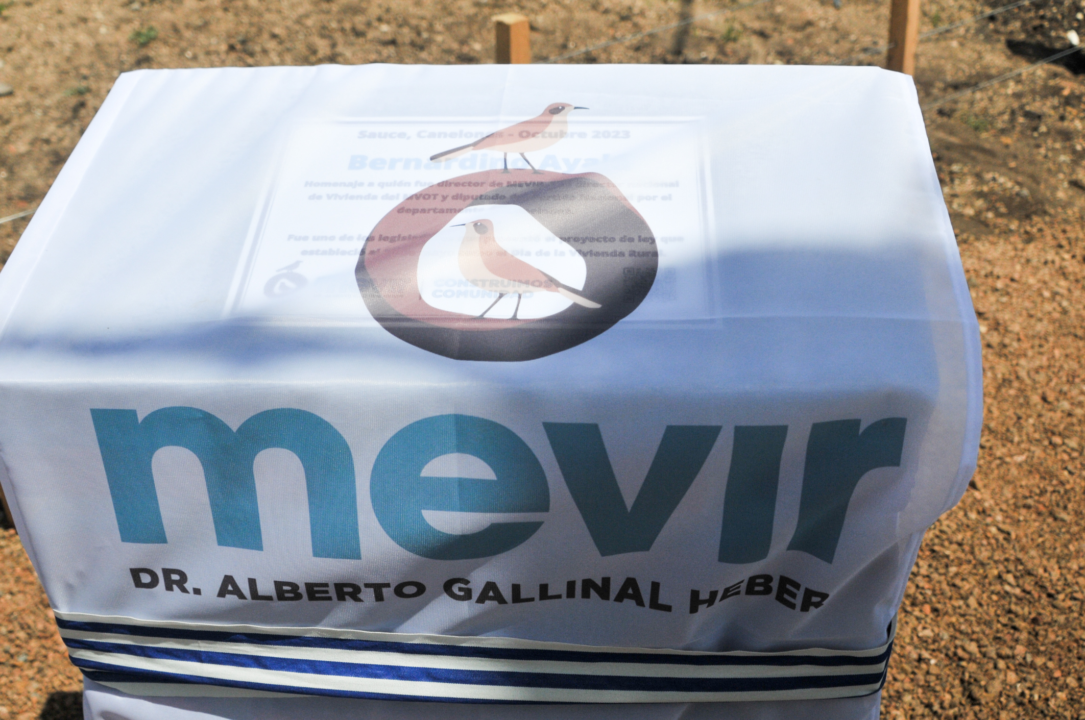 Presidente Lacalle Pou en inauguración de Mevir en Sauce.
