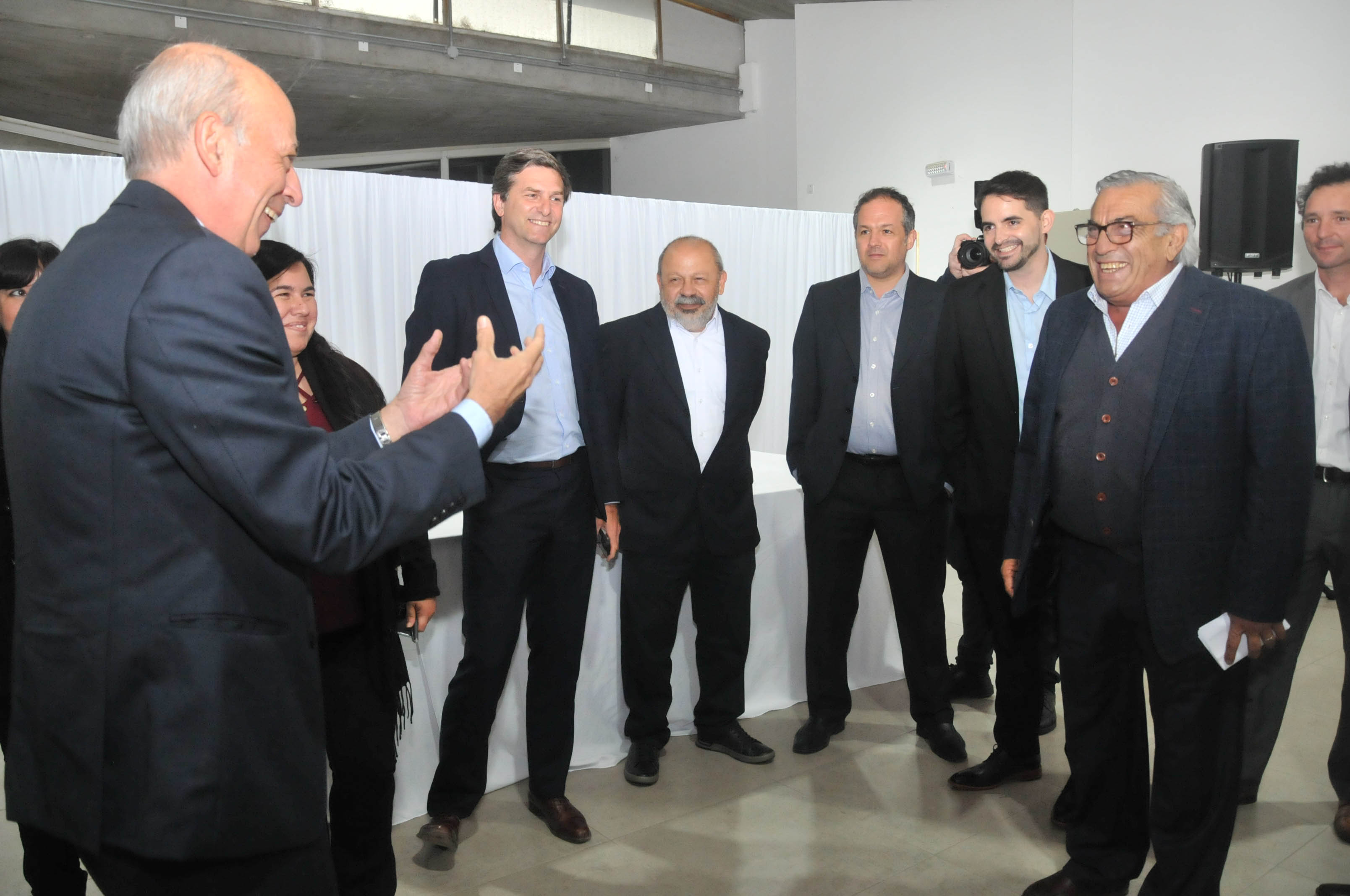 Imágenes de firma de convenio para reformas en el puente de Fray Bentos