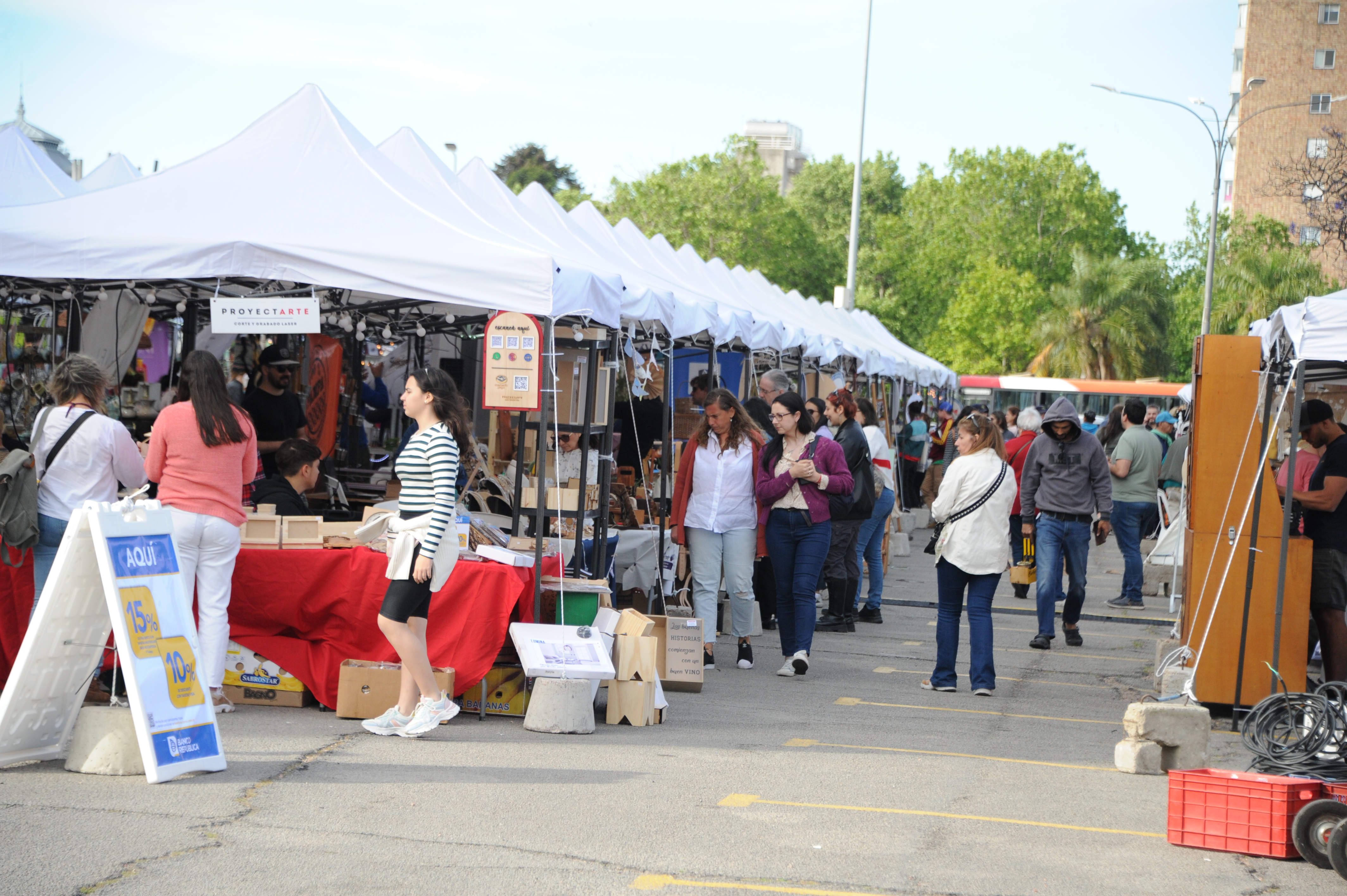 Argimón encabezó apertura de feria Espacio Emprendedor