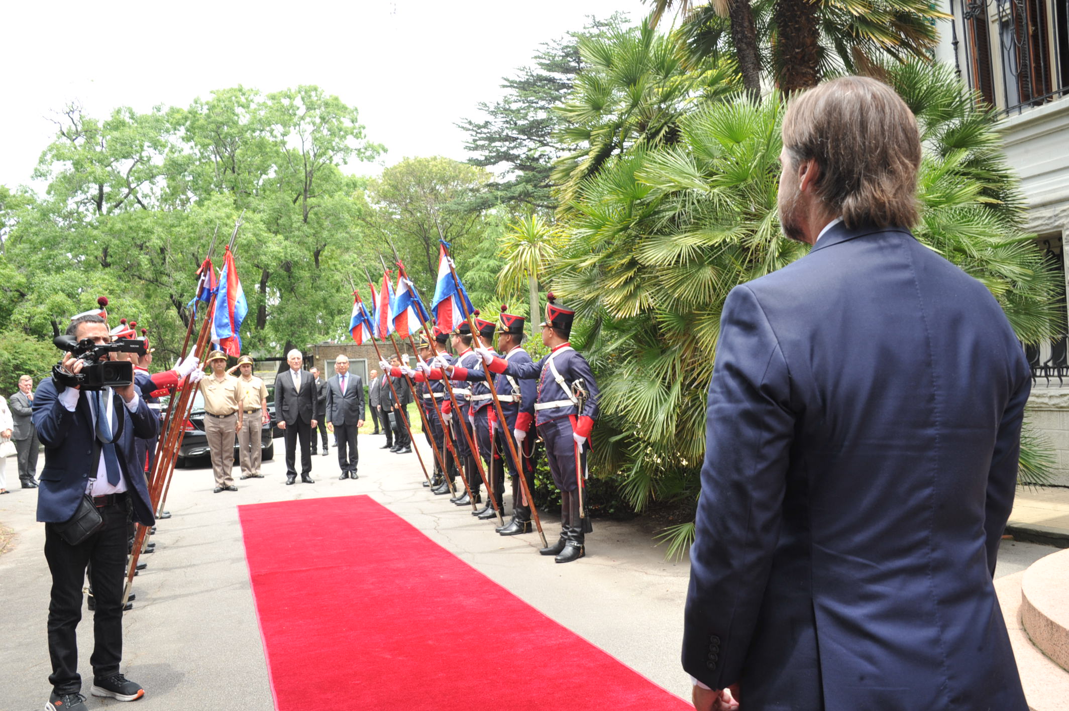 Presidente Luis Lacalle Pou en reunión con su par de Armenia