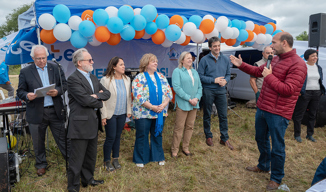 Lema y Emaldi en acto de inauguración de obras de regularización de la conexión a la red eléctrica en Pando