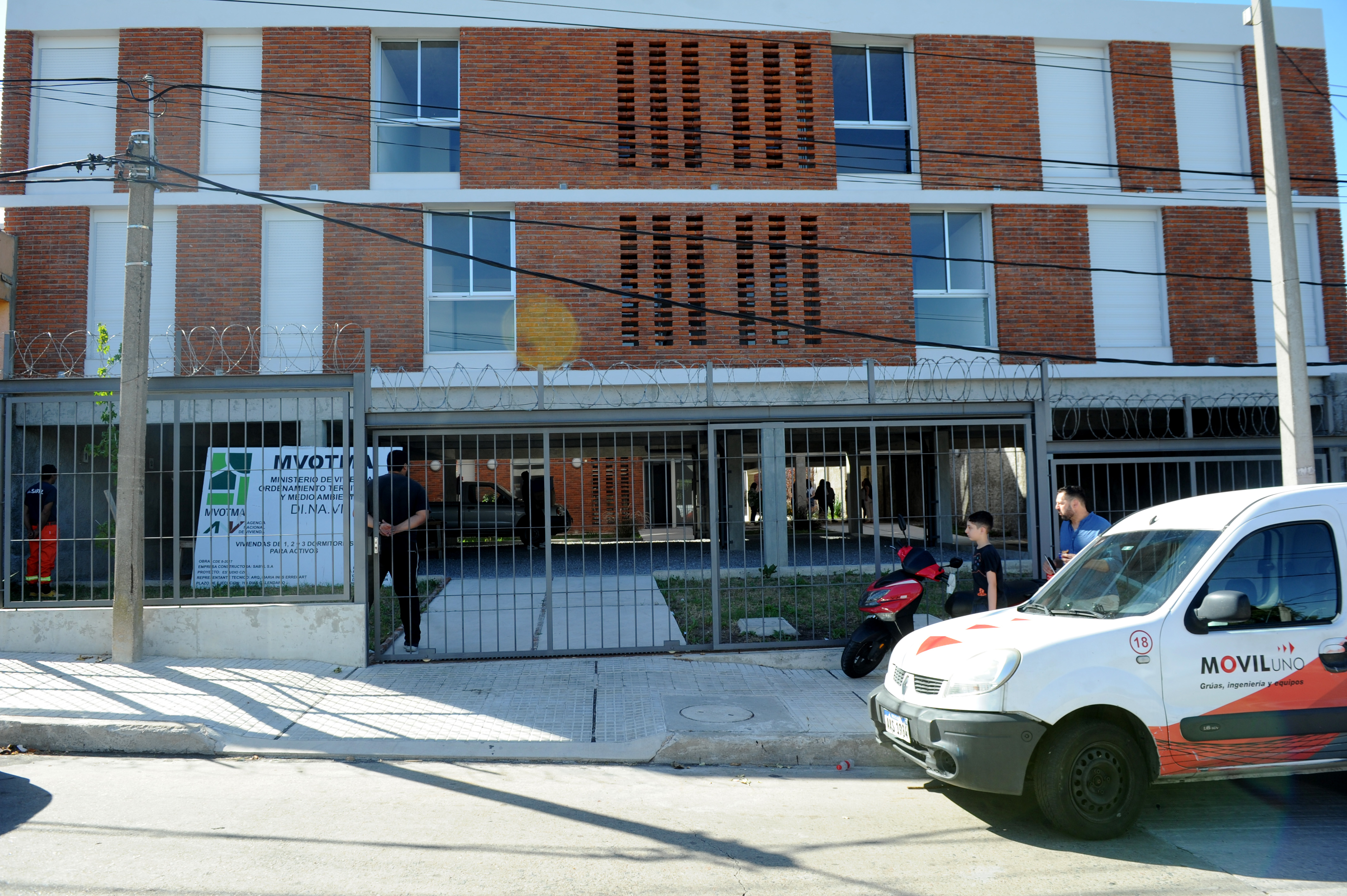 MVOT entregó 40 viviendas en edificio de Montevideo