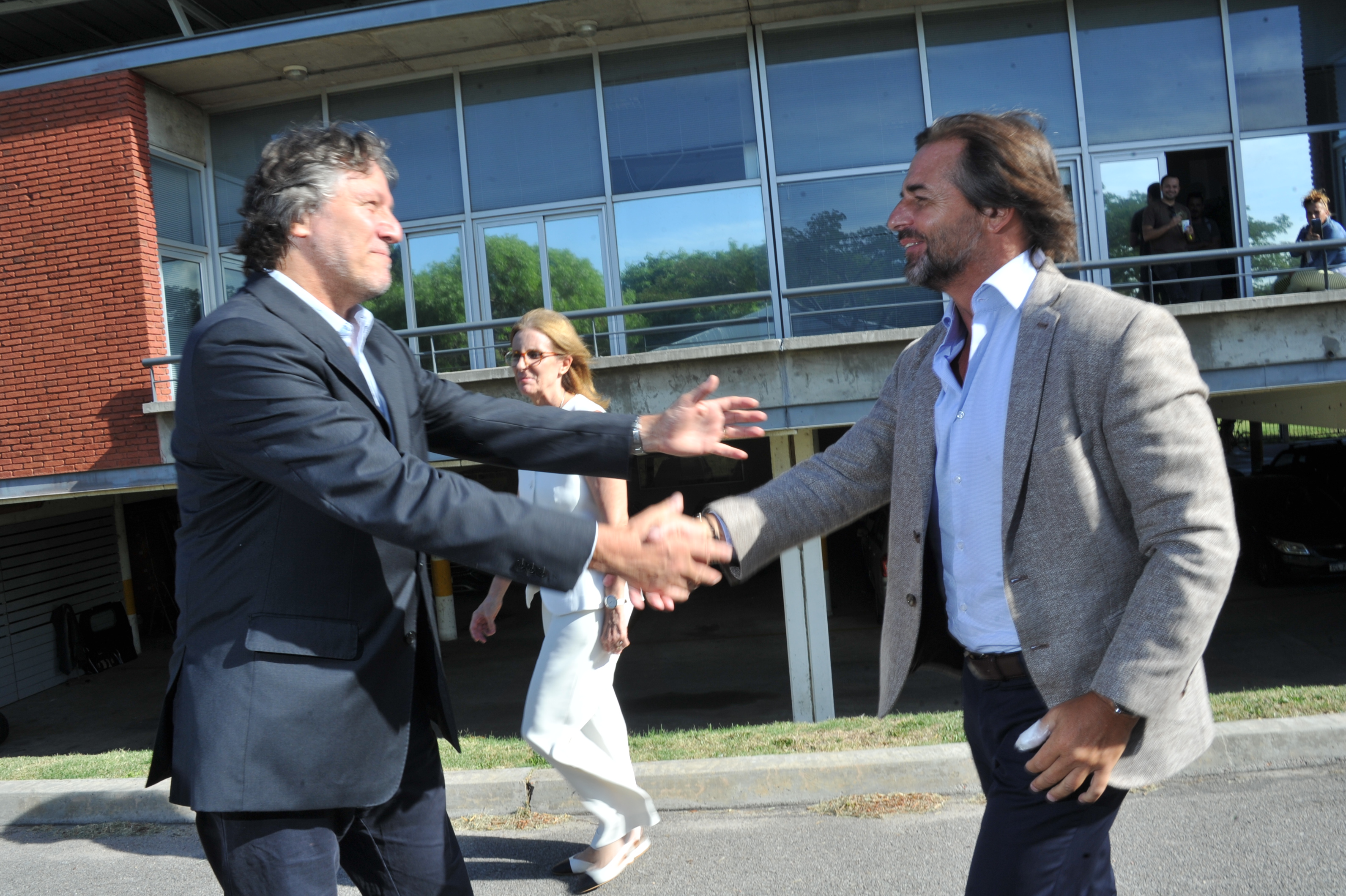 Imágenes del presidente Lacalle Pou en el Institut Pasteur de Montevideo