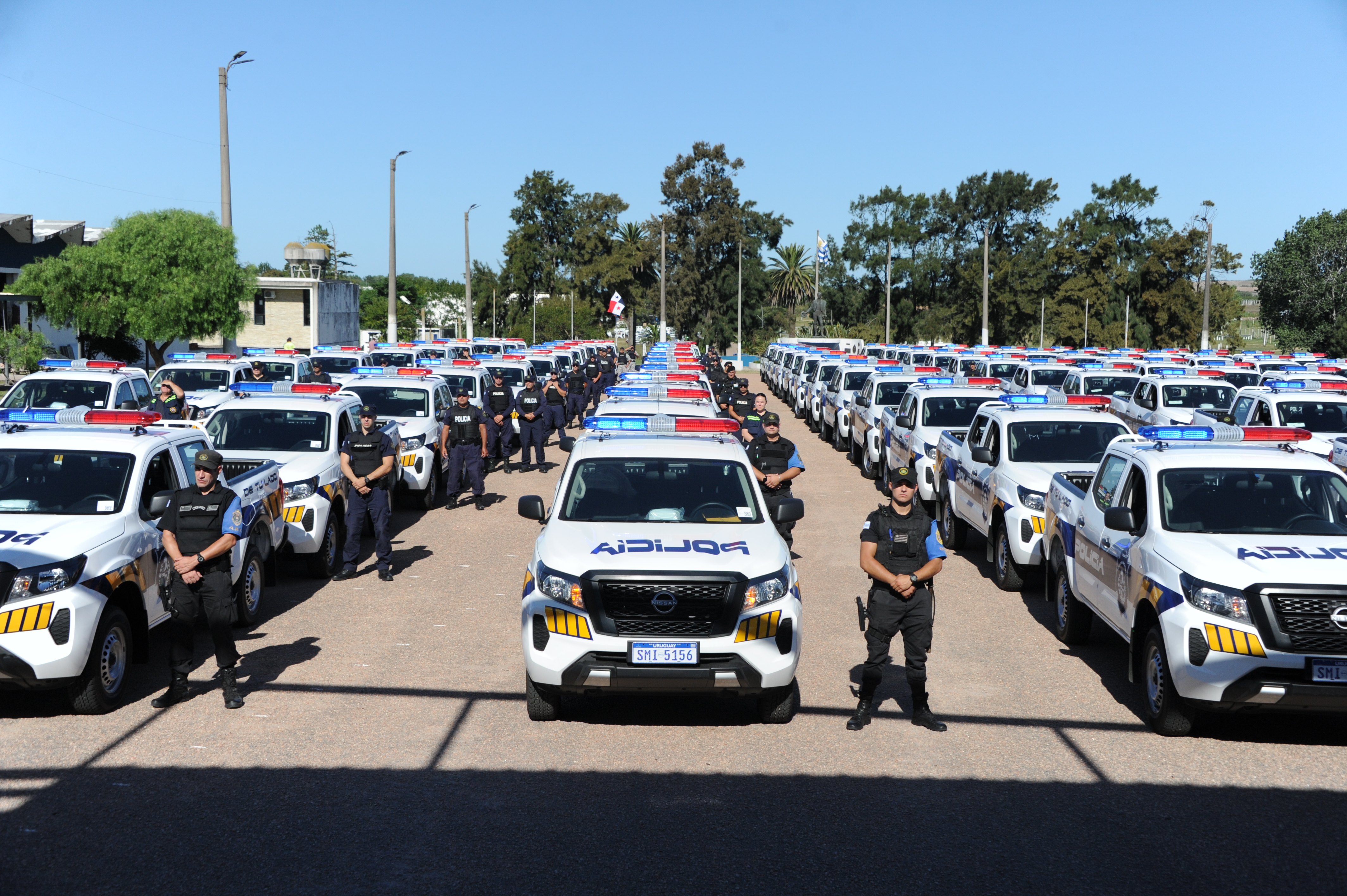 Jefaturas de Policía de todo el país recibieron más de 100 vehículos