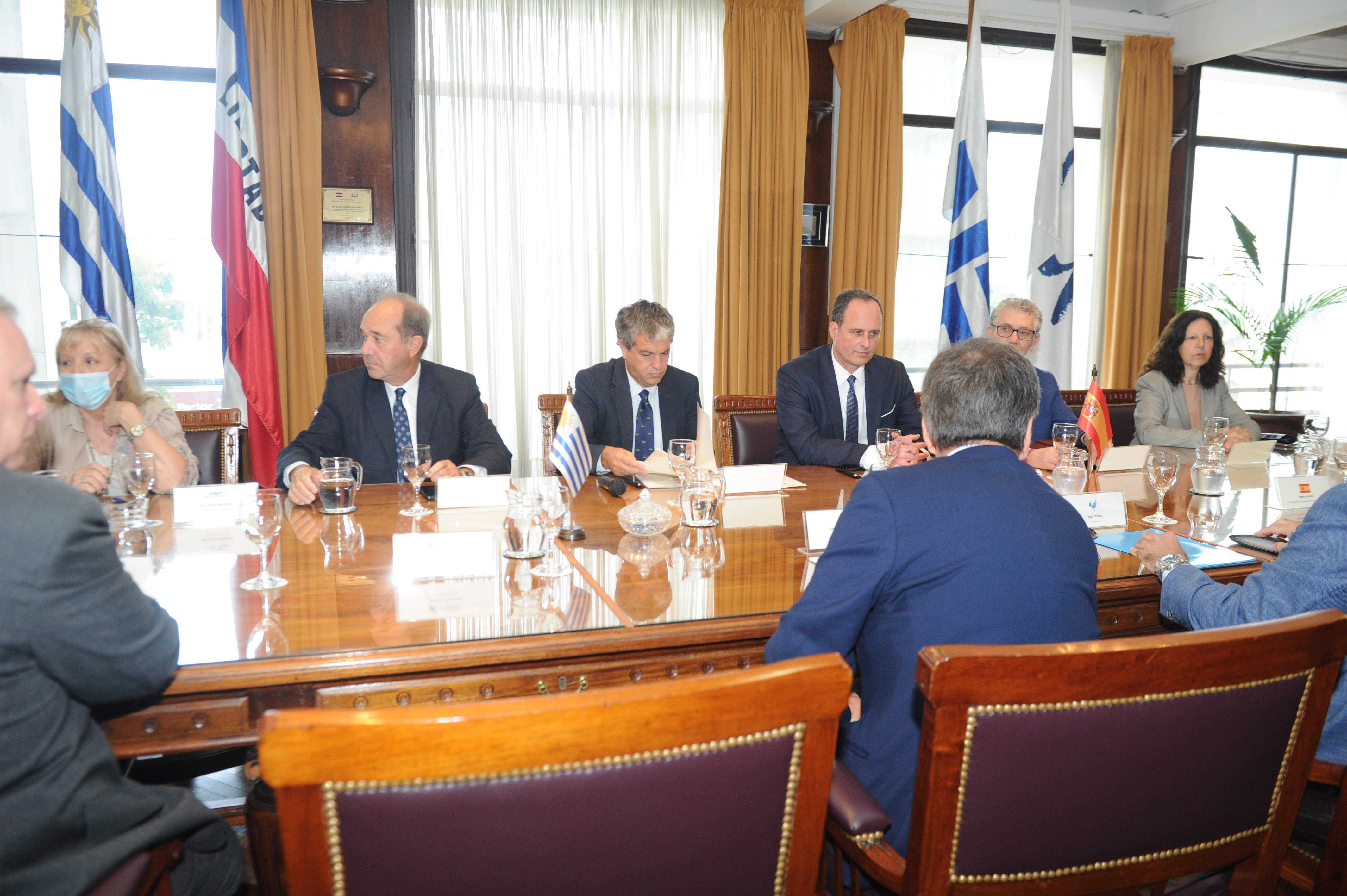 Puertos de Montevideo y Vigo firmaron acuerdo para potenciar al sector pesquero