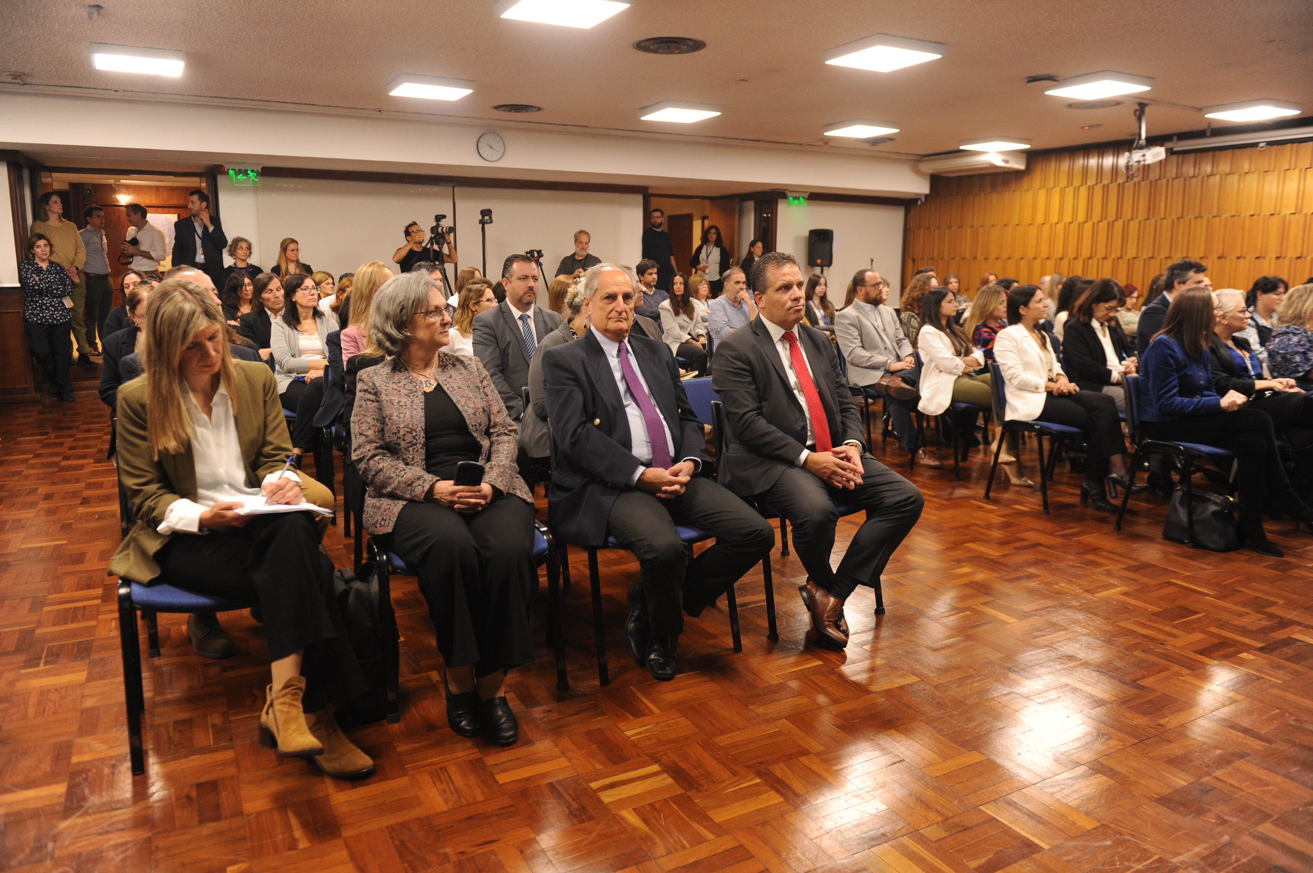 Imágenes de presentación de primera Encuesta Nacional de Capacidades Financieras