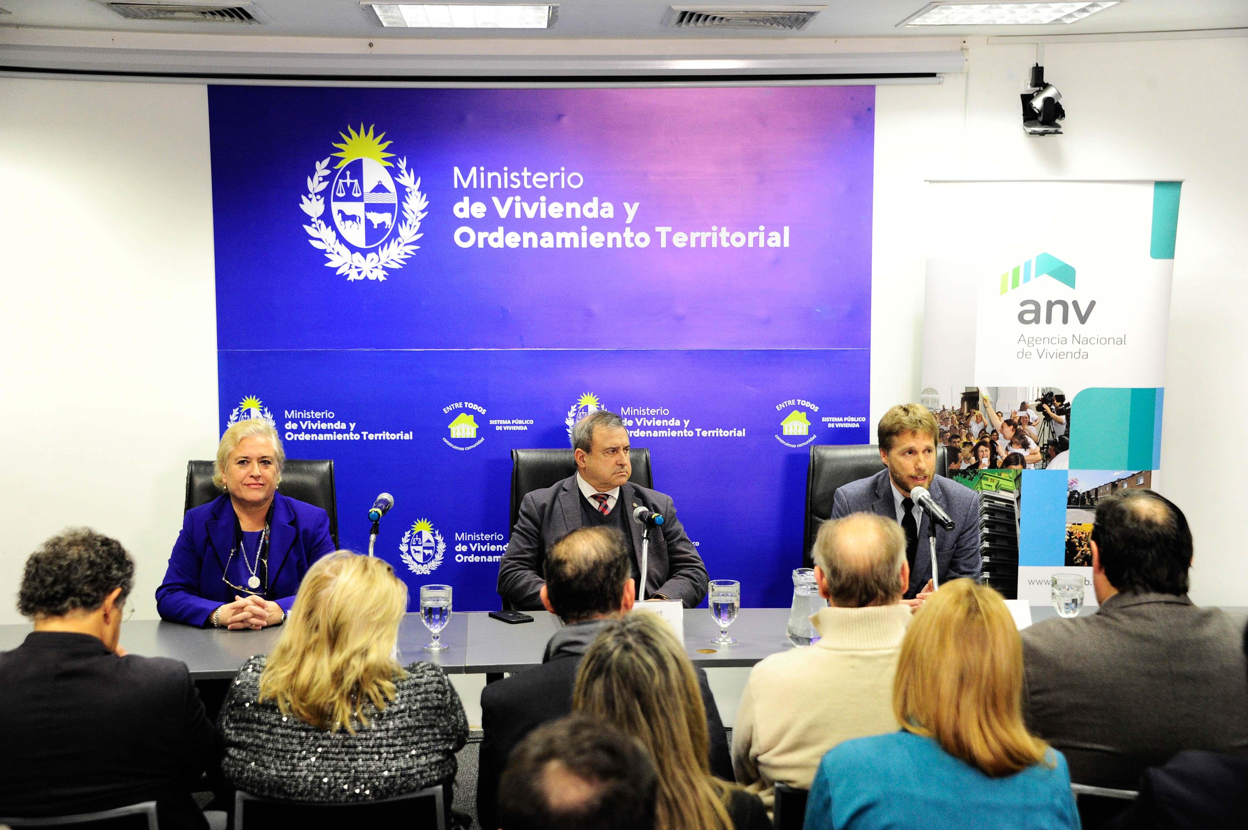Firma de fideicomiso para ofrecer una solución legal a titulares de créditos en UR
