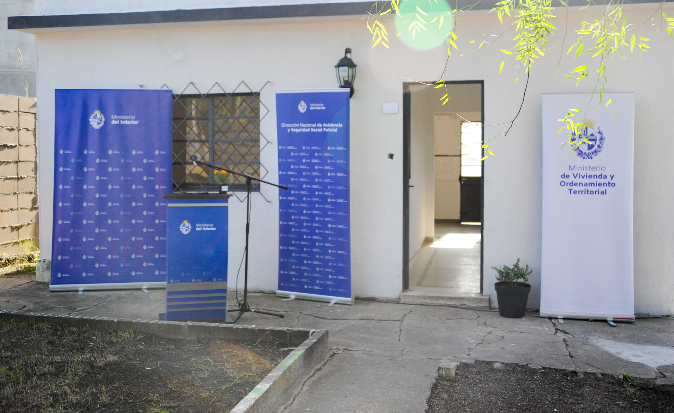 Entrega de vivienda por convenio entre Ministerio del Interior y MVOT