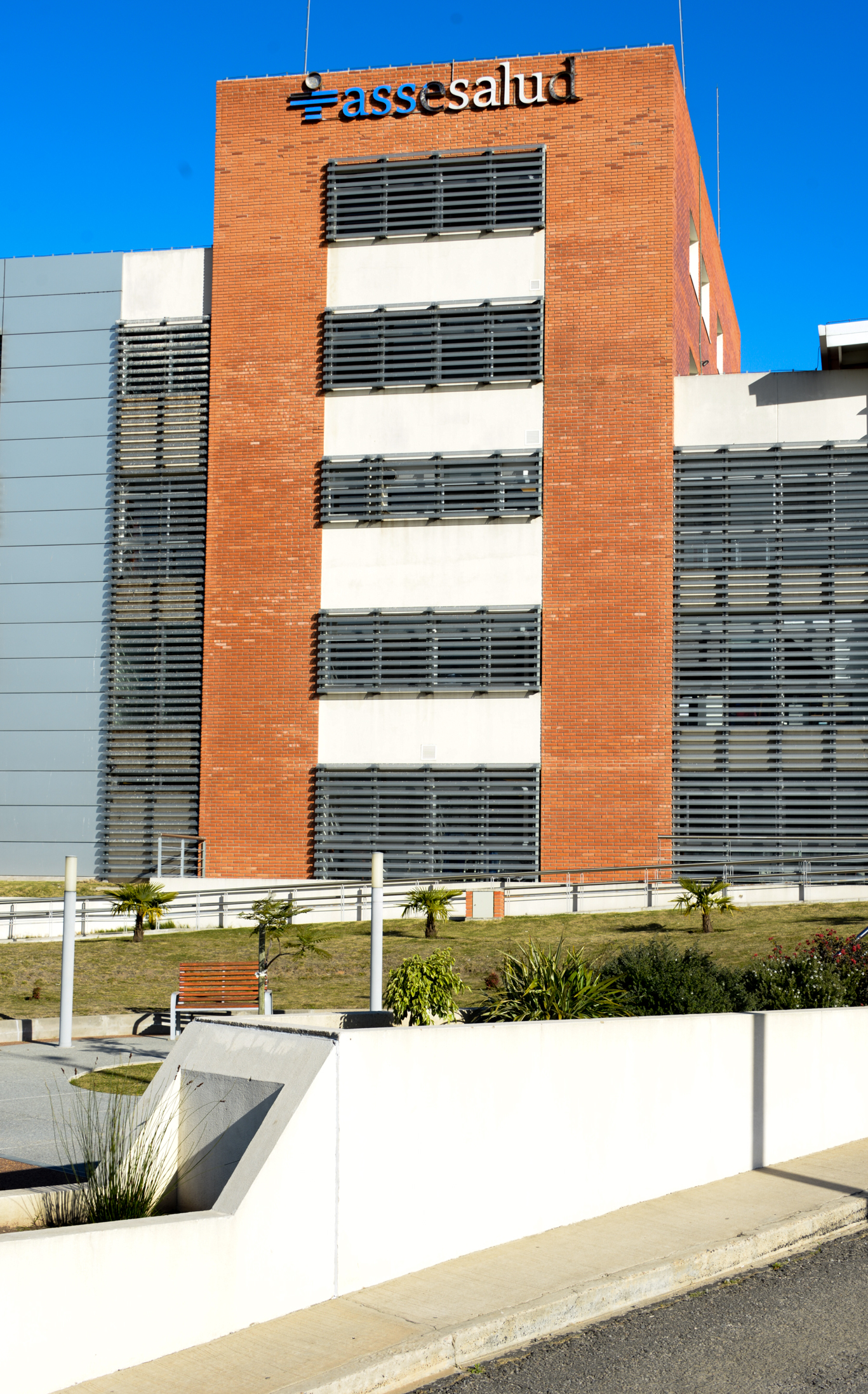 Visita de autoridades de ASSE al Hospital de Colonia