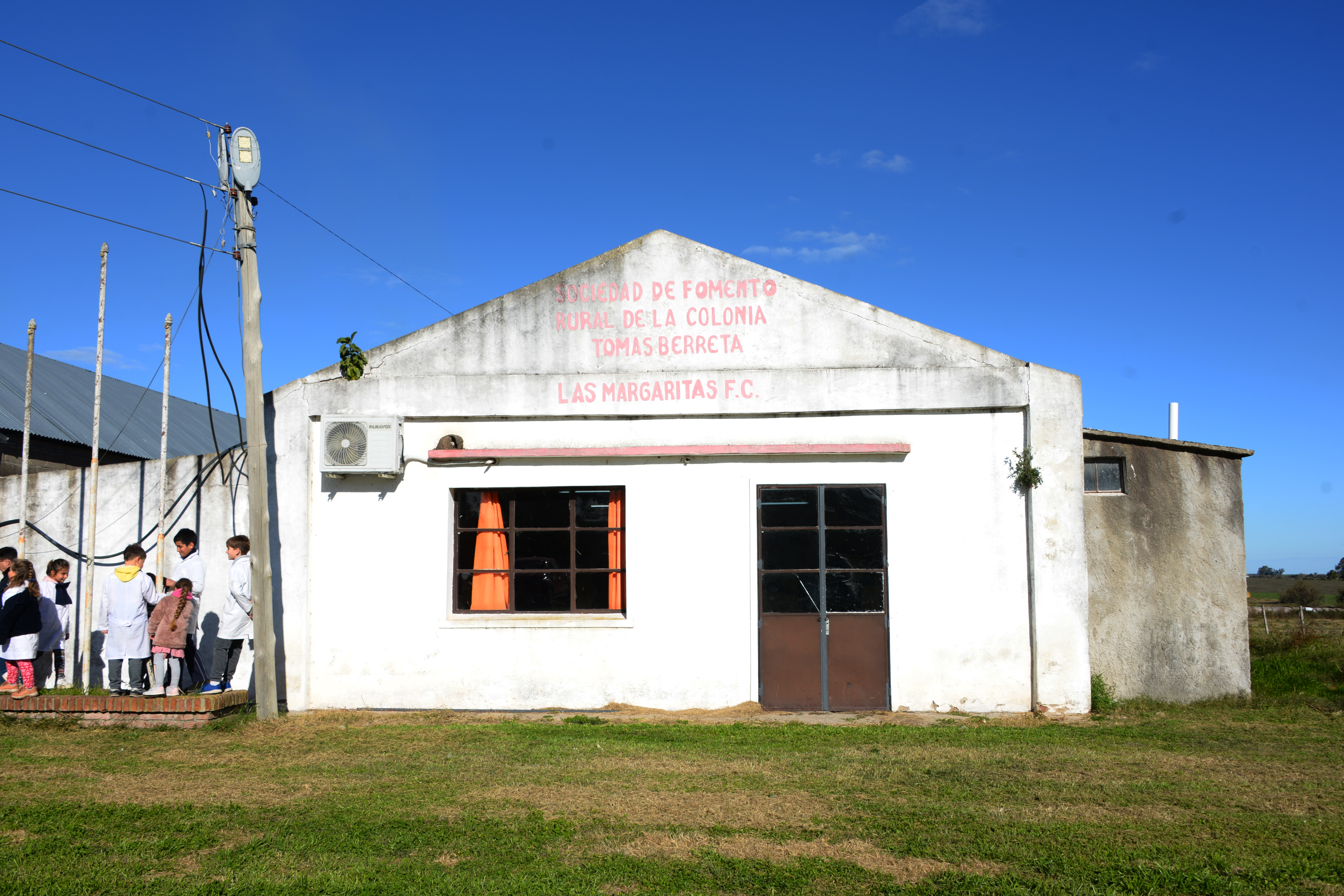 Entrega de un ómnibus para traslado de estudiantes de ANEP en Río Negro
