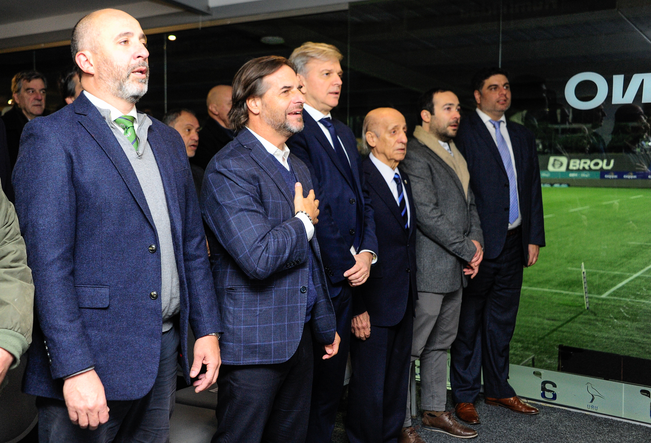 Presidente Lacalle Pou con deportistas que participarán en las Olimpíadas de París 2024