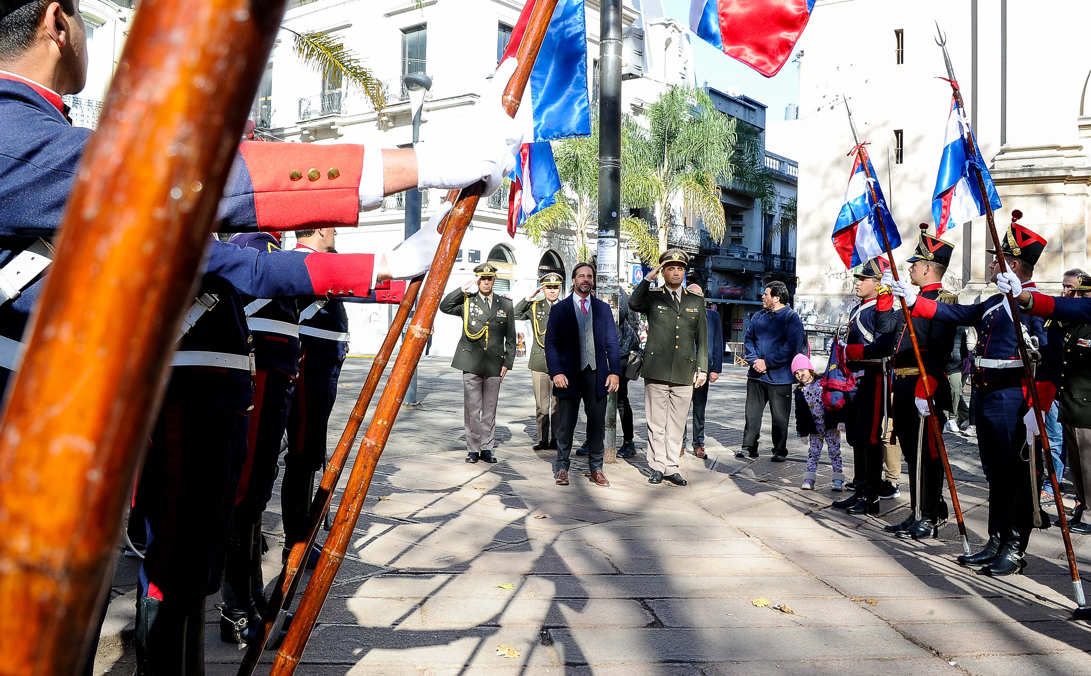 Presidente Lacalle Pou en 194.° aniversario de la Jura de la Constitución