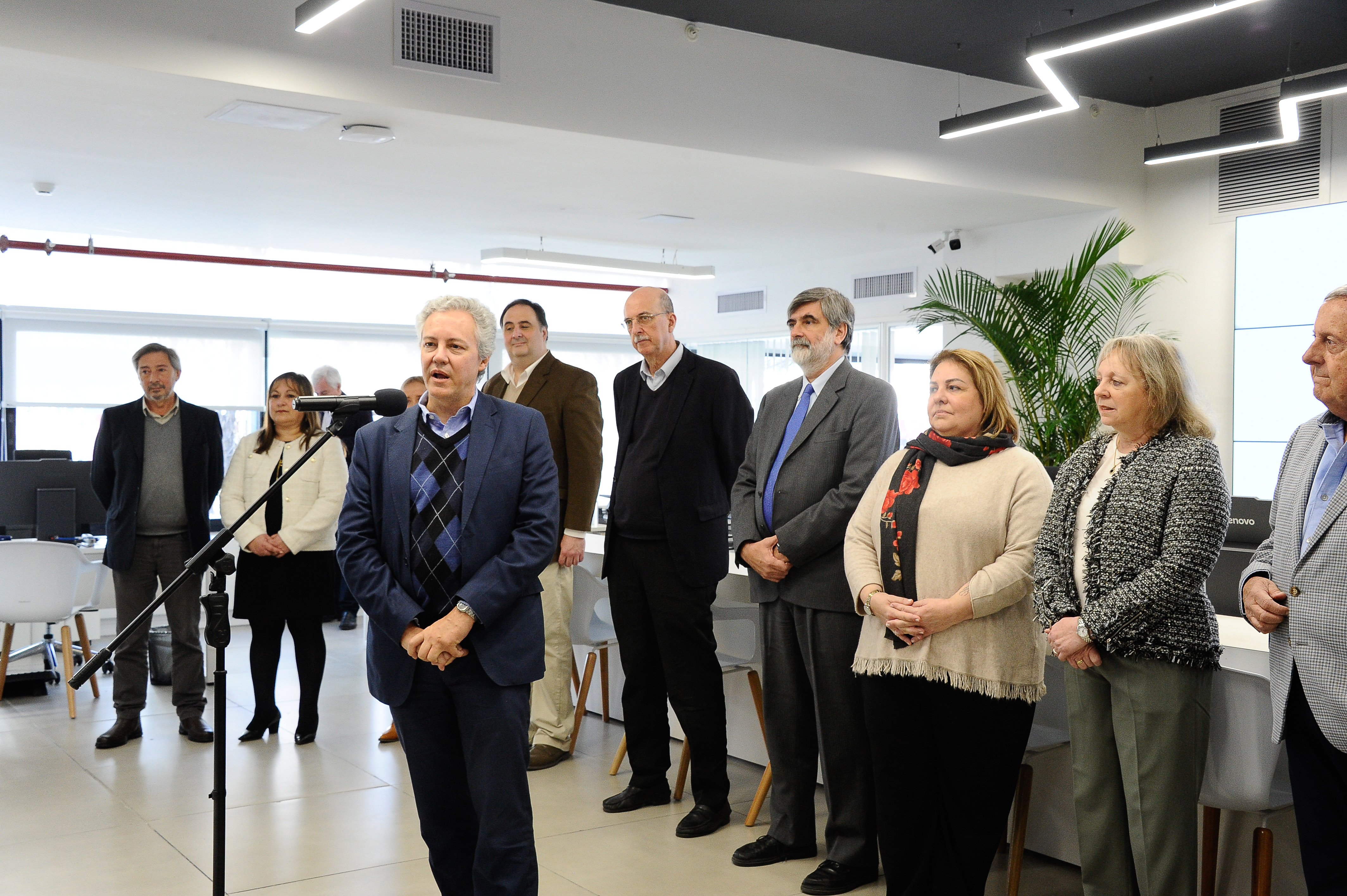 Nueva oficina comercial de UTE y puntos de carga para vehículos eléctricos