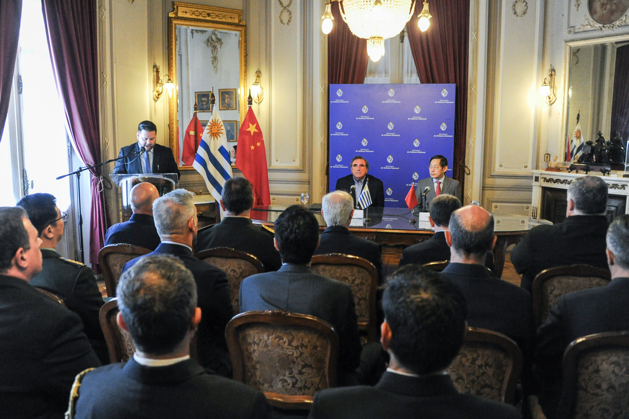 Acuerdo entre el Ministerio de Defensa Nacional y China