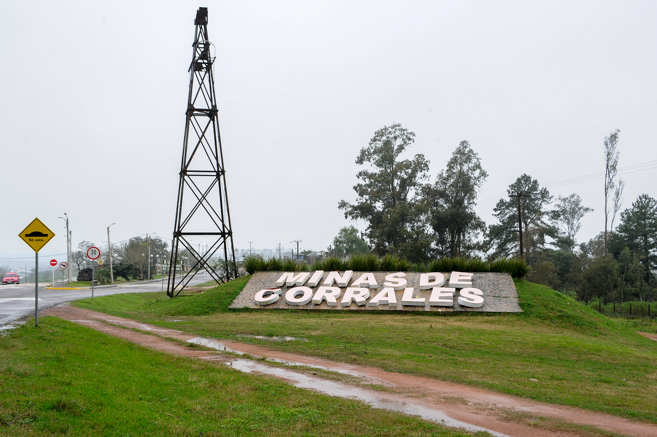 Mevir inauguró 17 viviendas sustentables en madera en Las Flores que beneficiará a 70 personas