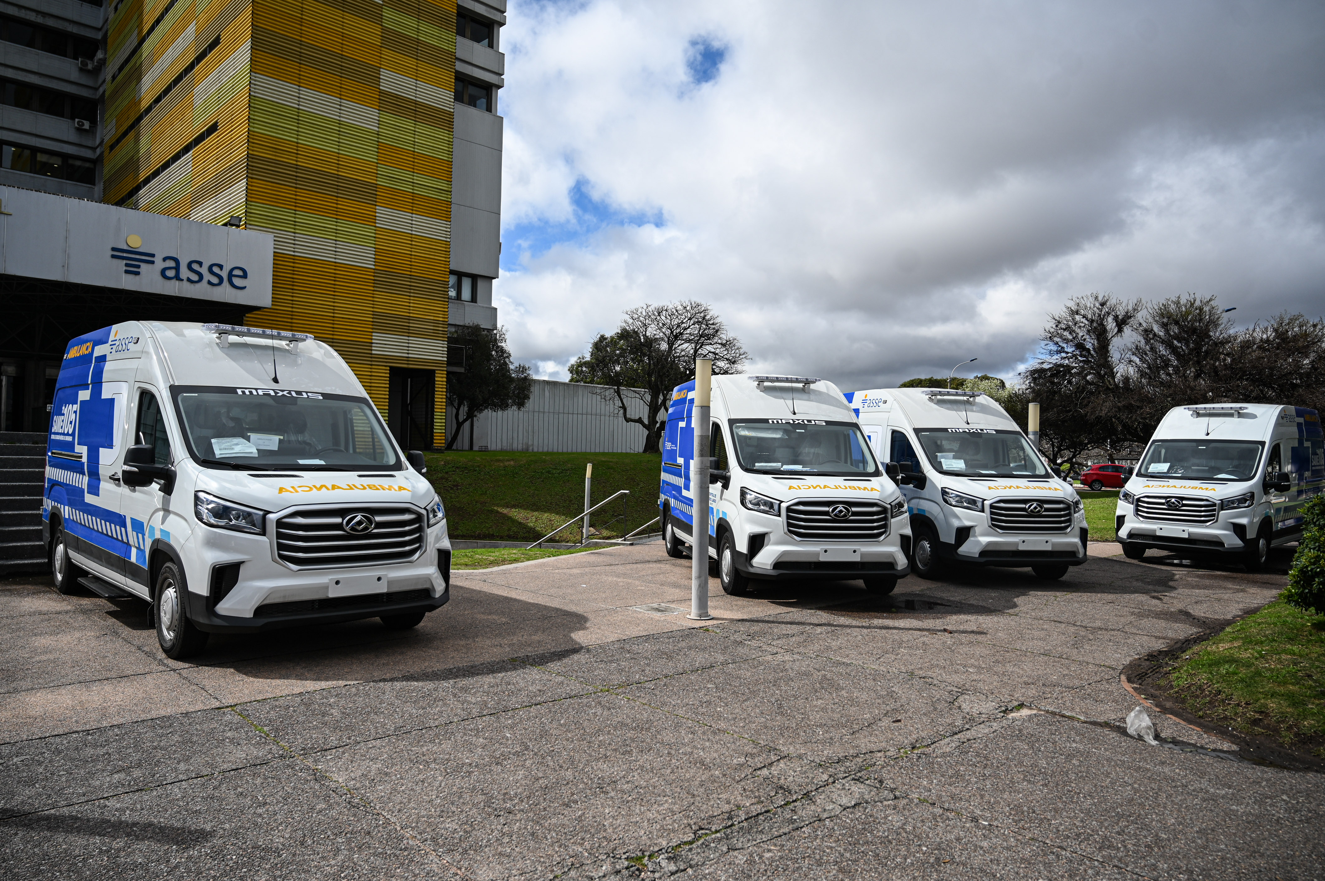 ASSE entregó 8 ambulancias especializadas para ampliar la cobertura asistencial