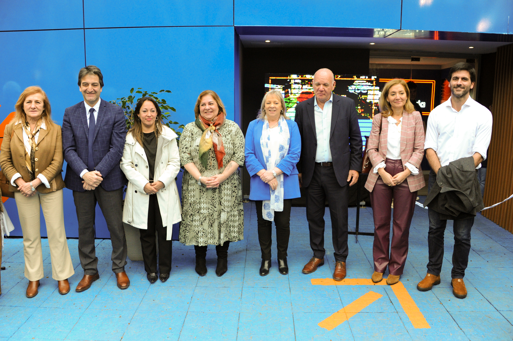 Emaldi inauguró stand de UTE y destacó cumplimiento de planes estratégicos