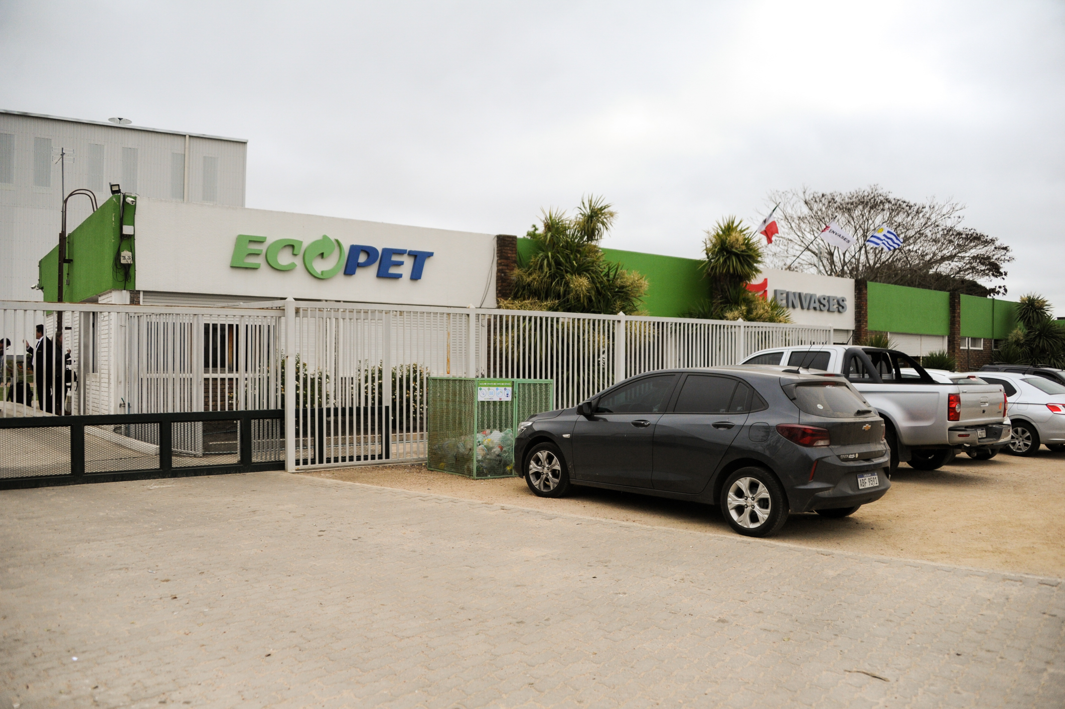 Presidente Lacalle Pou en inauguración de instalaciones de planta industrial de Ecopet