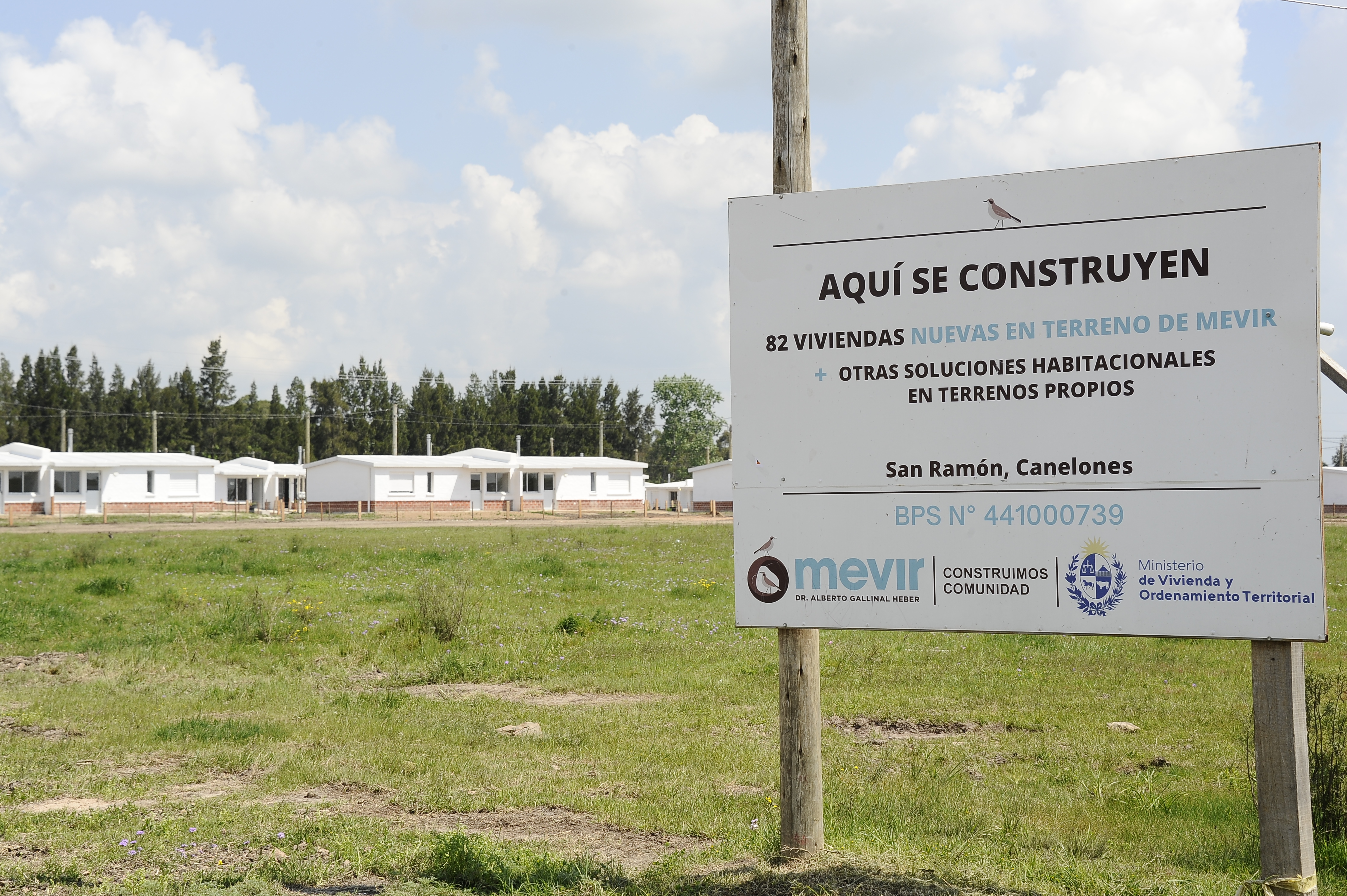 Presidente Lacalle Pou en inauguración de viviendas de Mevir en San Ramón