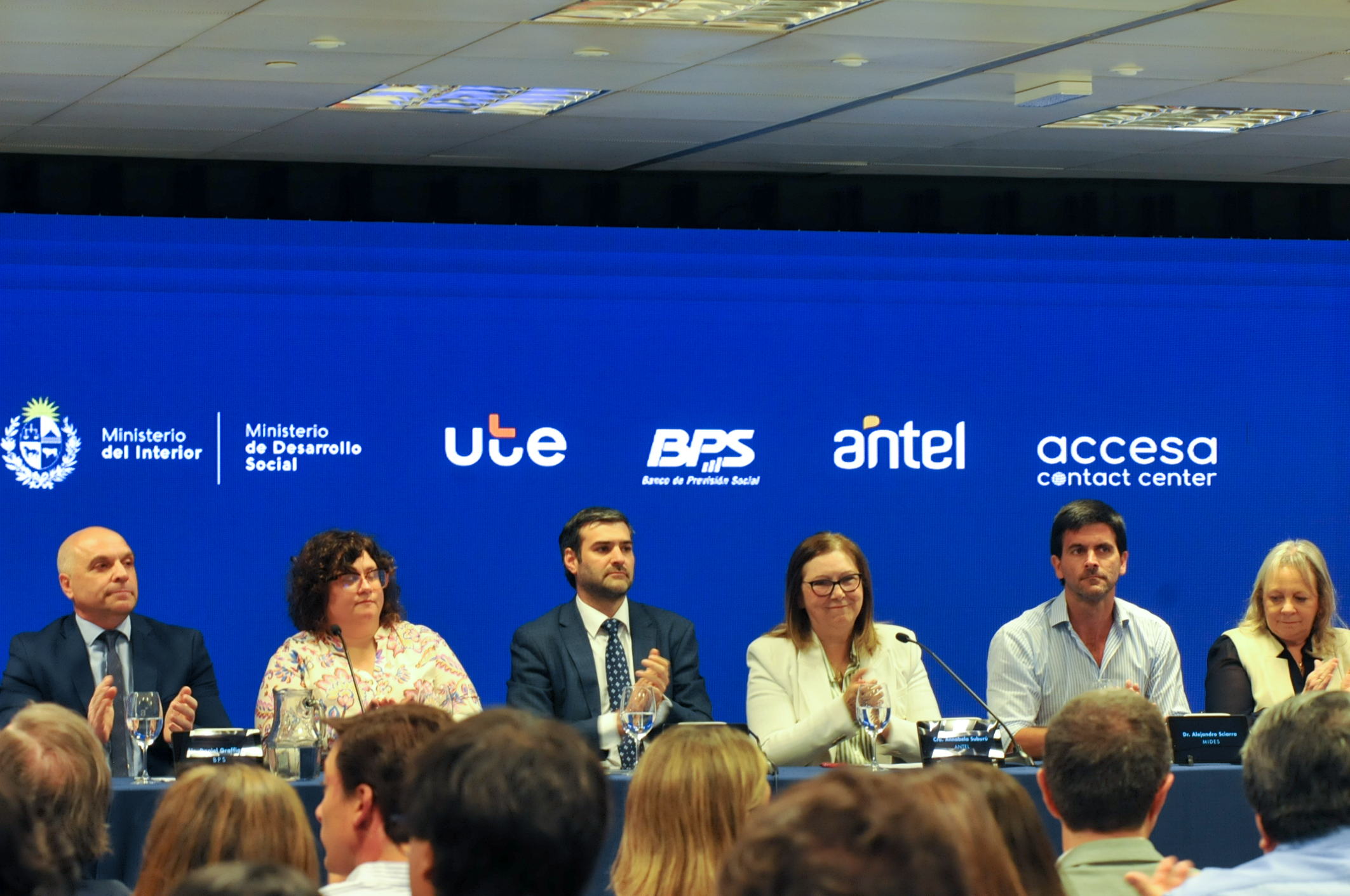 Lanzamiento del centro de atención telefónica en lengua de señas