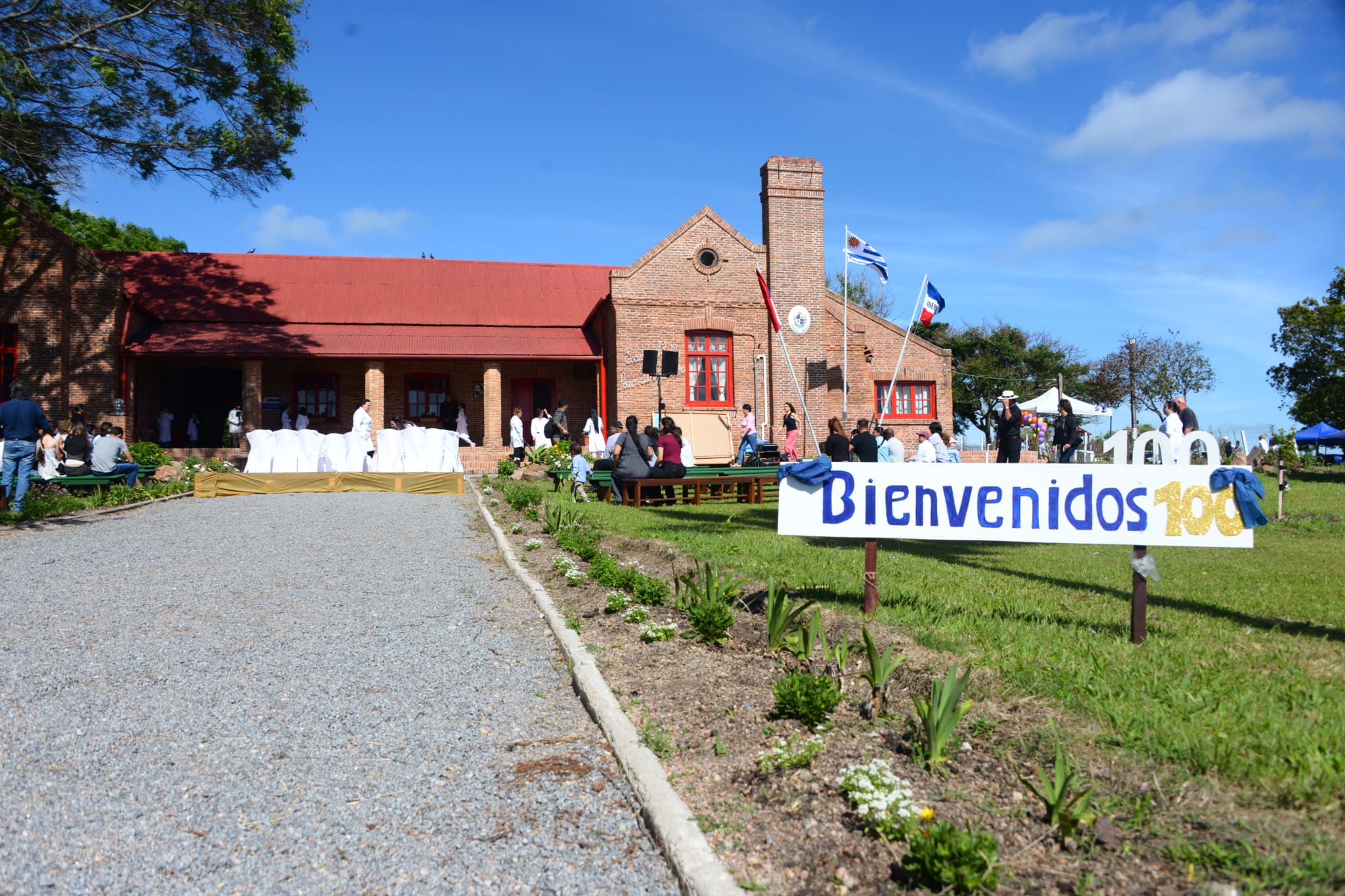 Presidente Lacalle Pou en centenario de la escuela n.° 79, Aarón de Anchorena