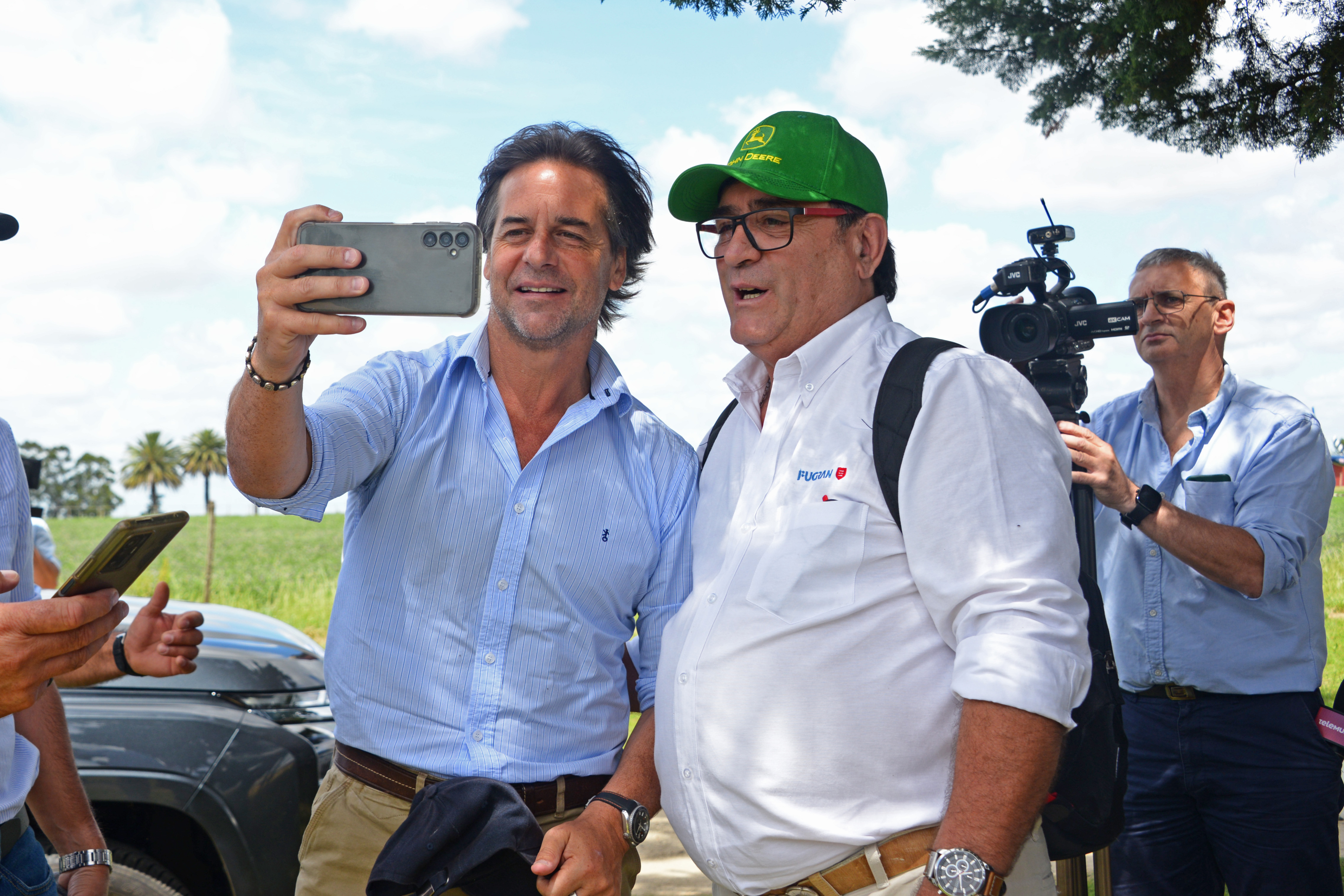 Presidente Lacalle Pou en inauguración de cosecha de cebada en Colonia