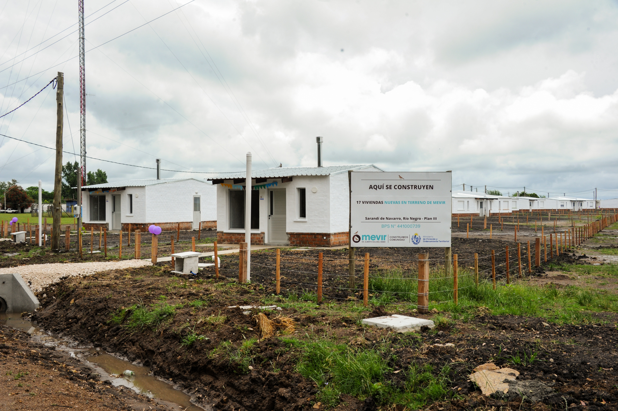 Presidente Lacalle Pou en inauguración de Mevir en Río Negro