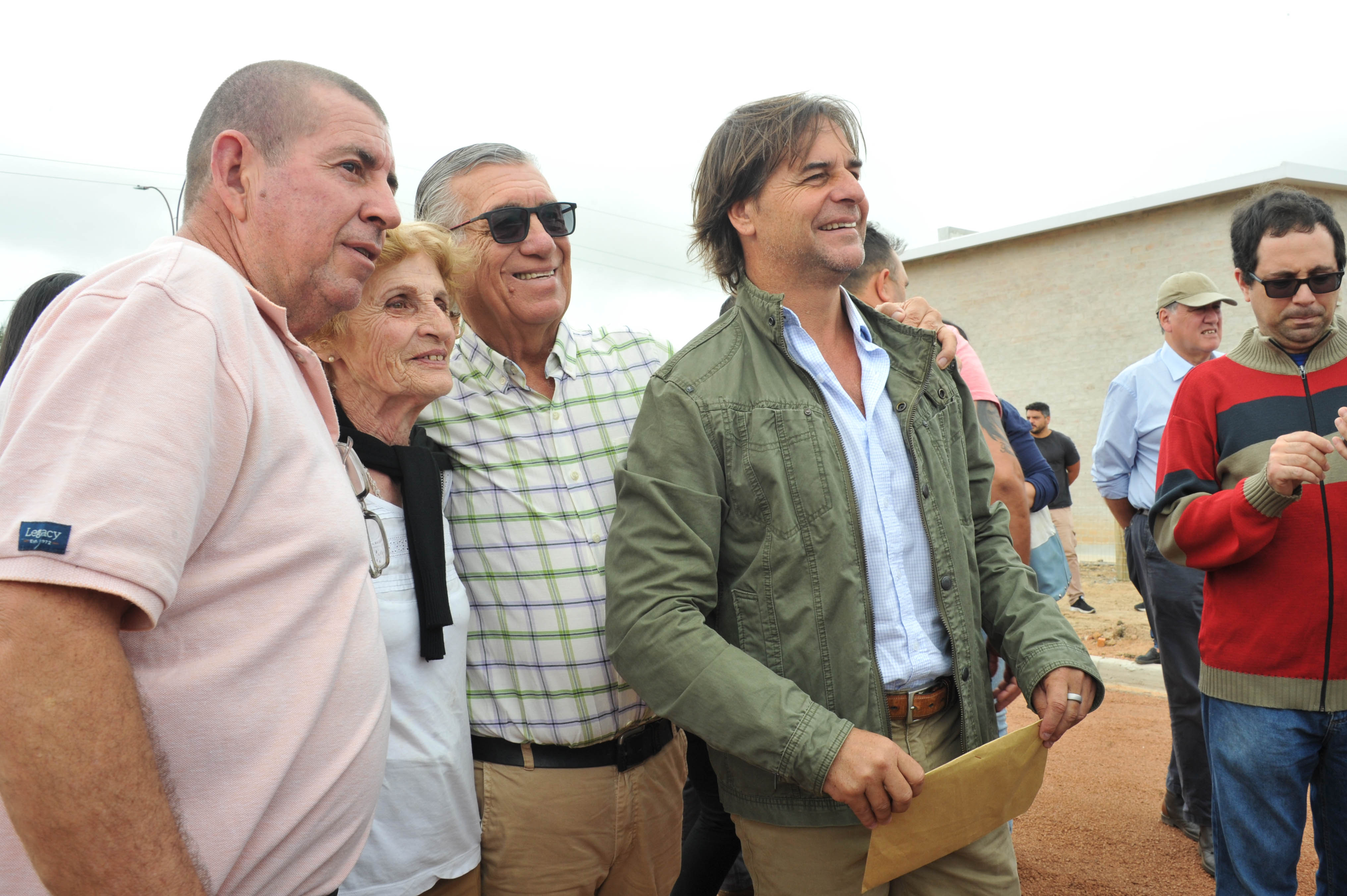 Presidente Lacalle Pou en entrega de viviendas del Plan Avanzar en Melo