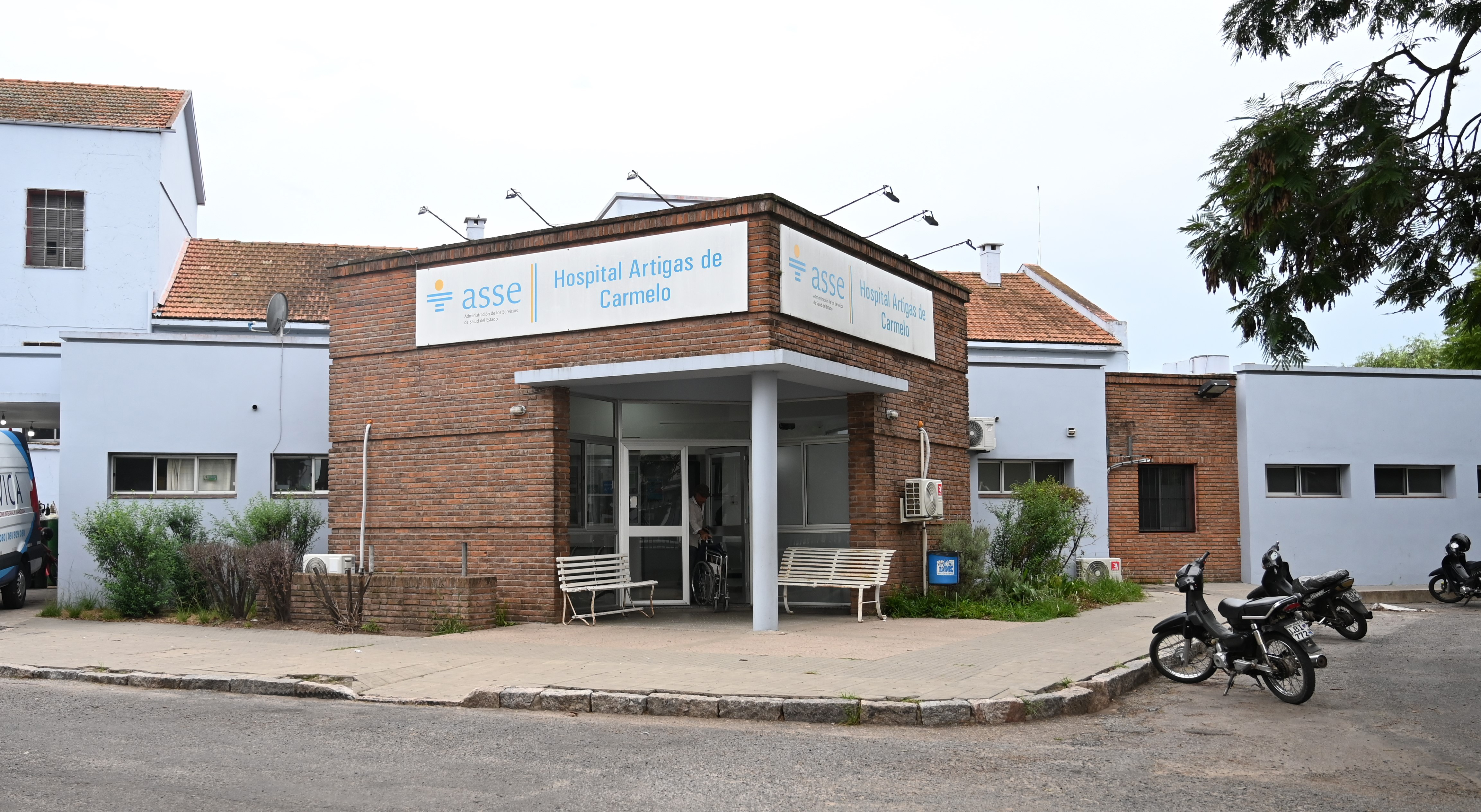 Hospital de Carmelo cuenta con nueva ambulancia especializada