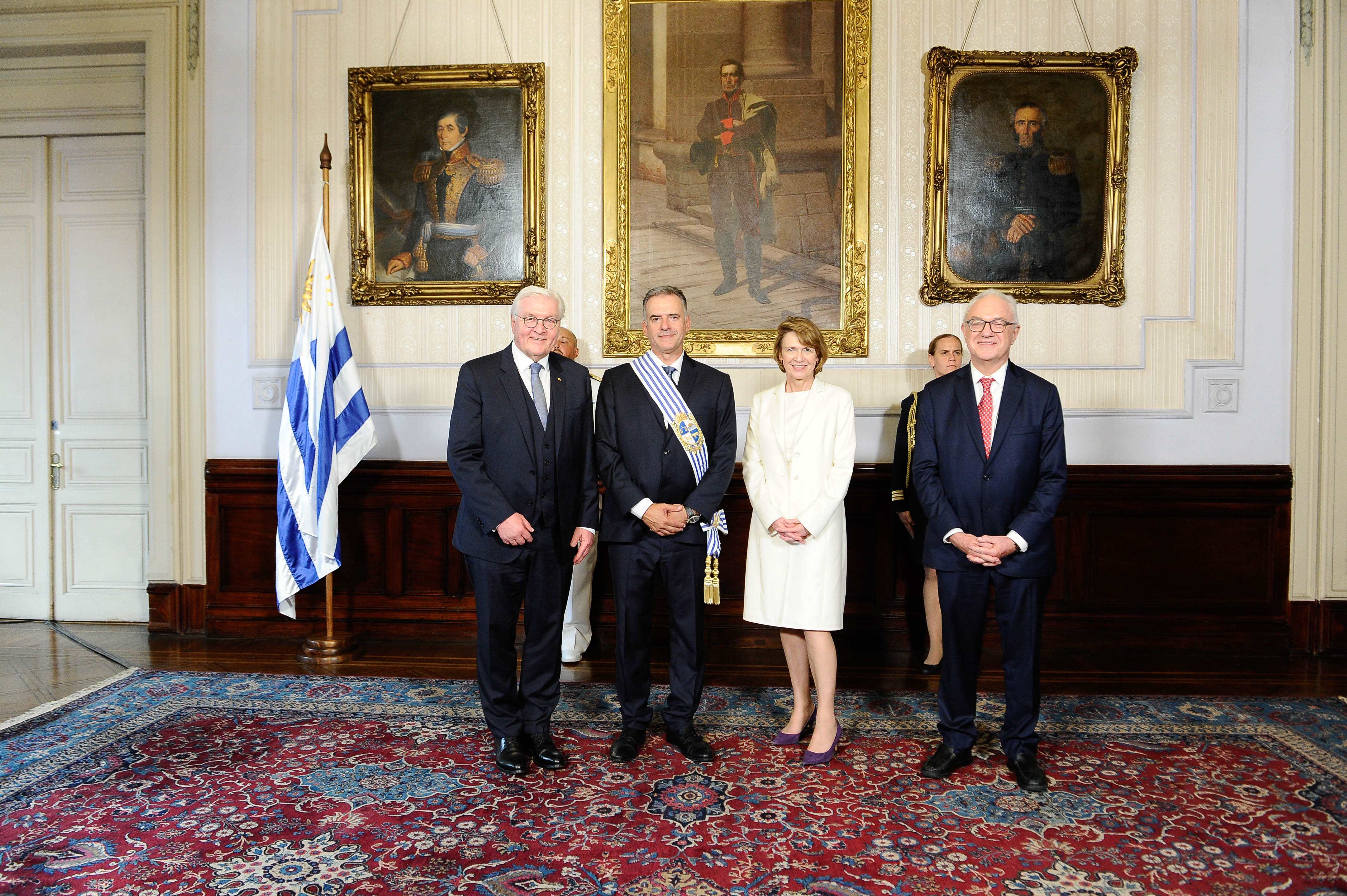 Yamandú Orsi recibió saludos protocolares de autoridades nacionales y extranjeras