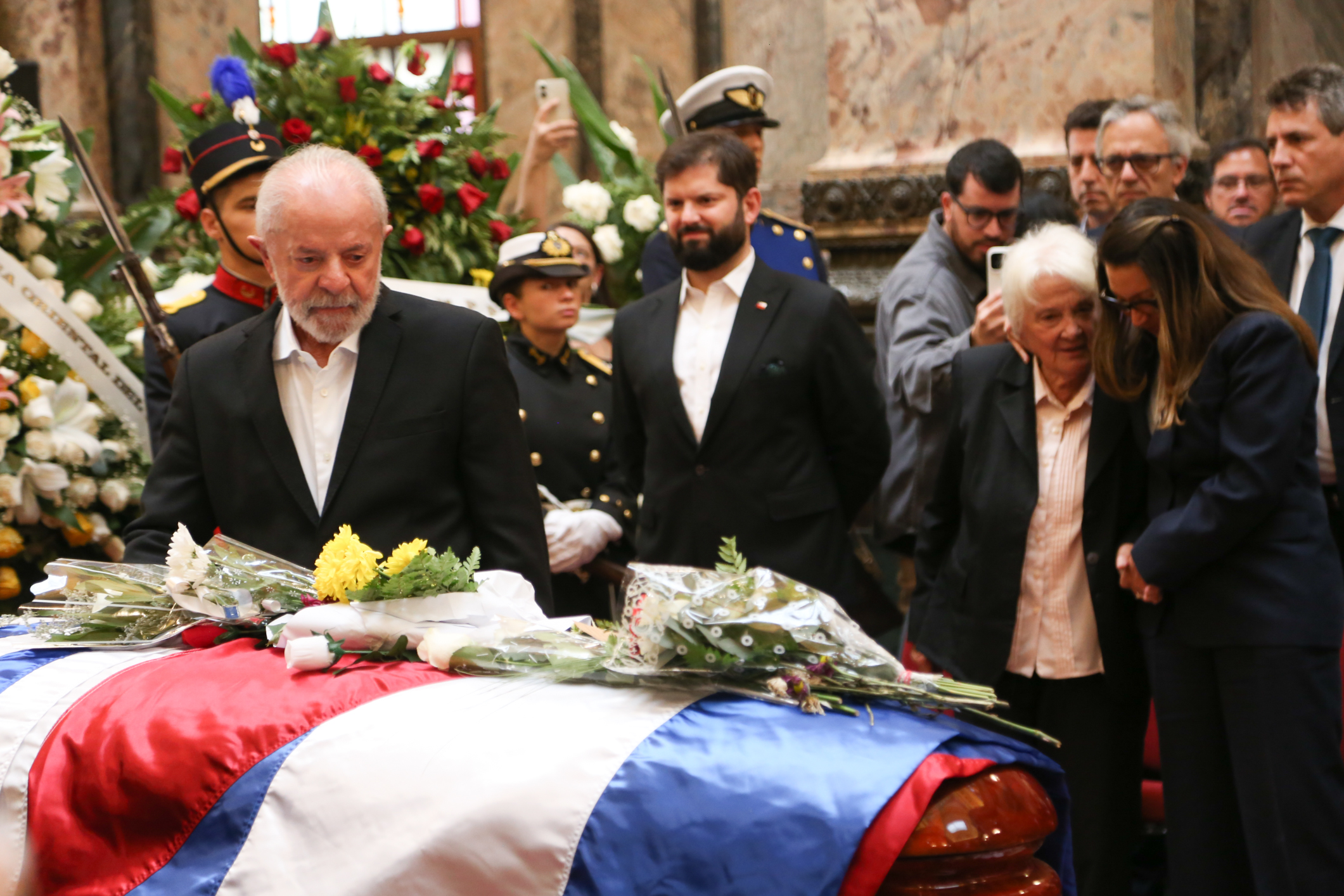 Lula da Silva acompaña al pueblo uruguayo en su último adiós a José Mujica