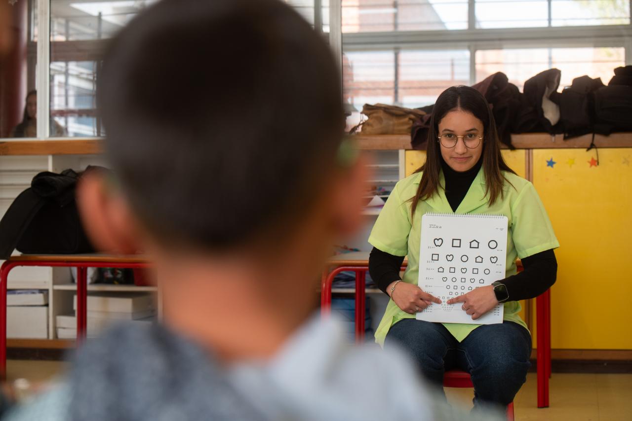 Gobierno retoma iniciativa que permite detectar a tiempo problemas de visión en niños