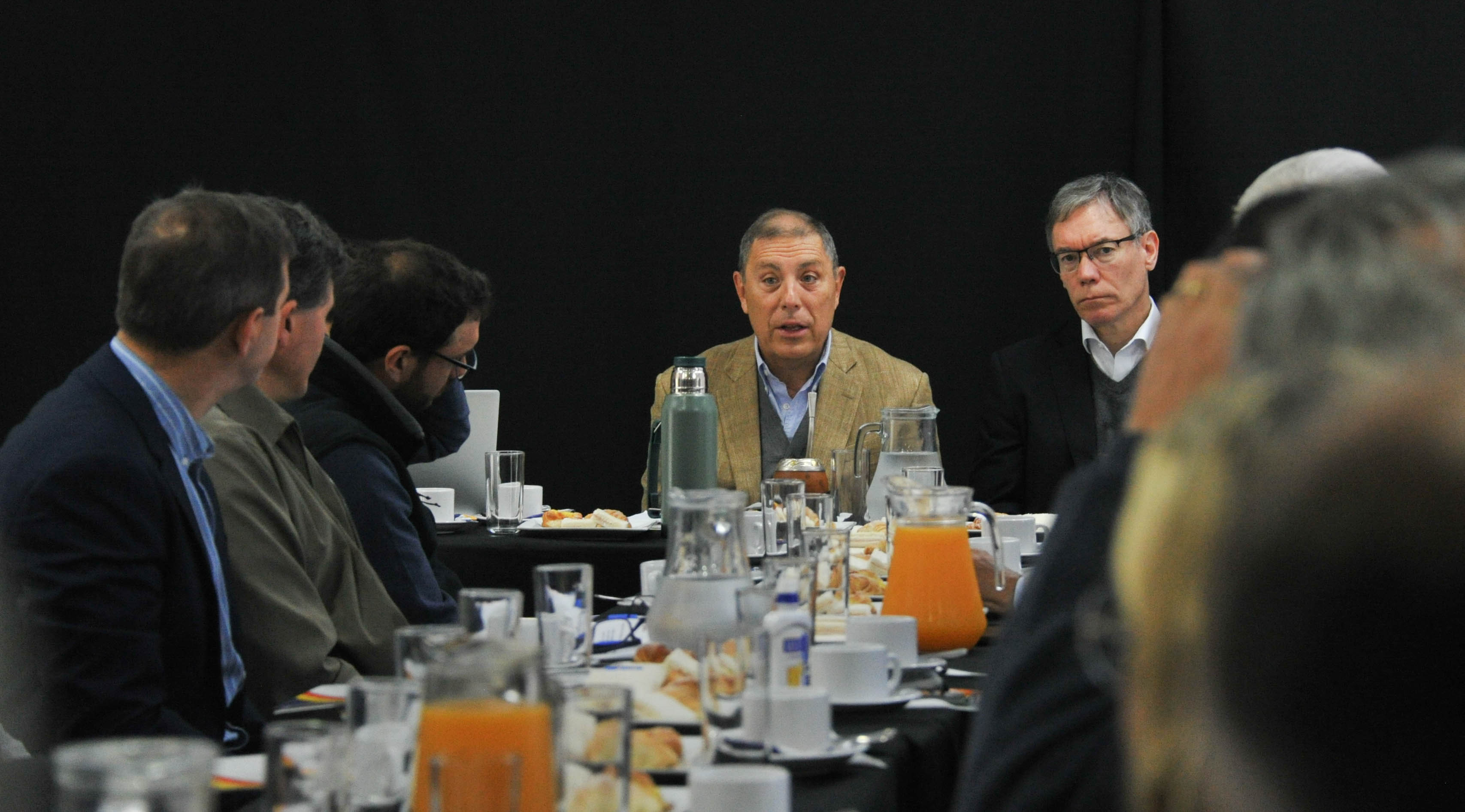 MEF presentó medidas que contemplan situación comercial y económica en frontera con Brasil