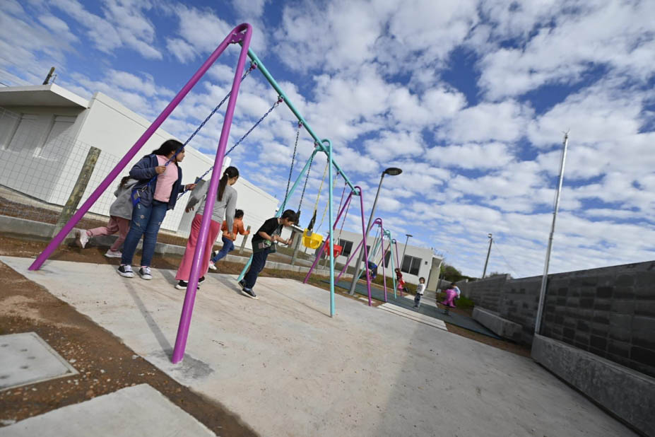 Vivienda realojó a 27 familias que vivían en asentamientos de Río Negro