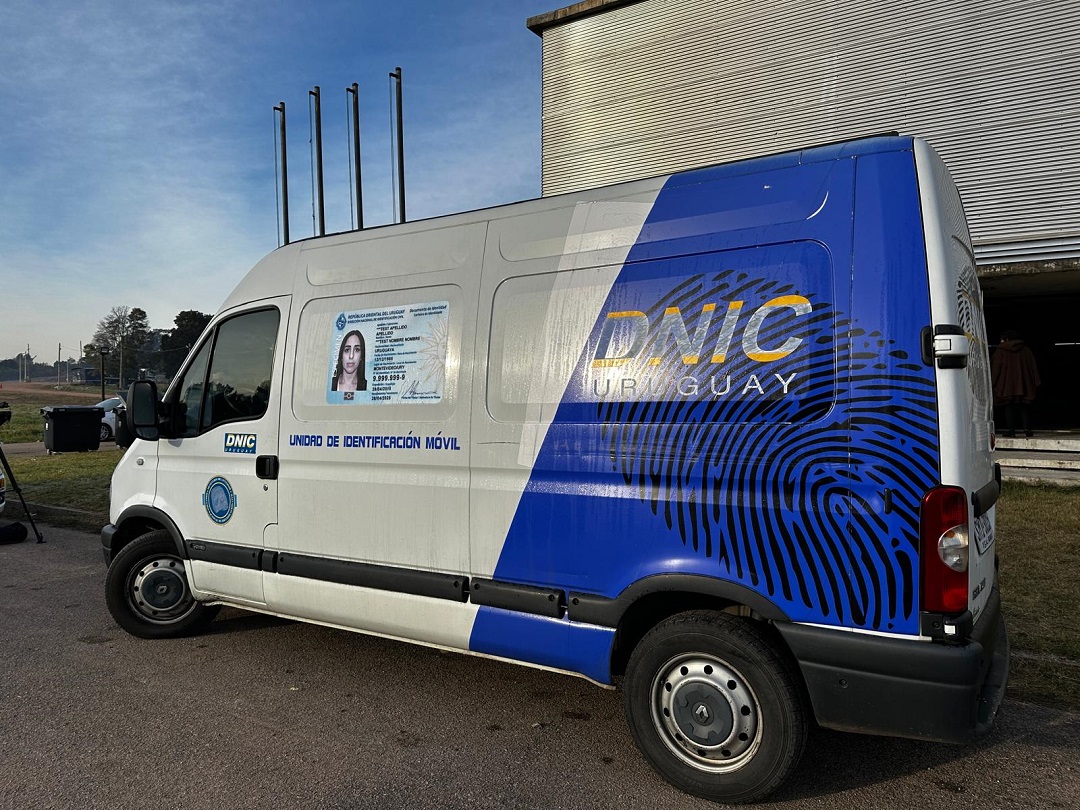 El Equipo Móvil de la DNIC tramita documentos a personas en situación de calle en refugio provisorio