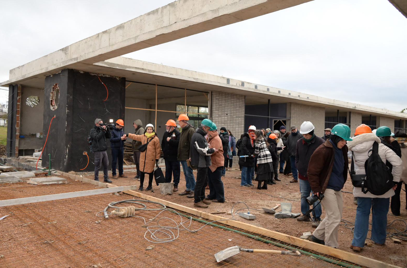 UTU y ANEP recorrieron obras de la escuela politécnica de Casavalle que albergará a más de 800 estudiantes.