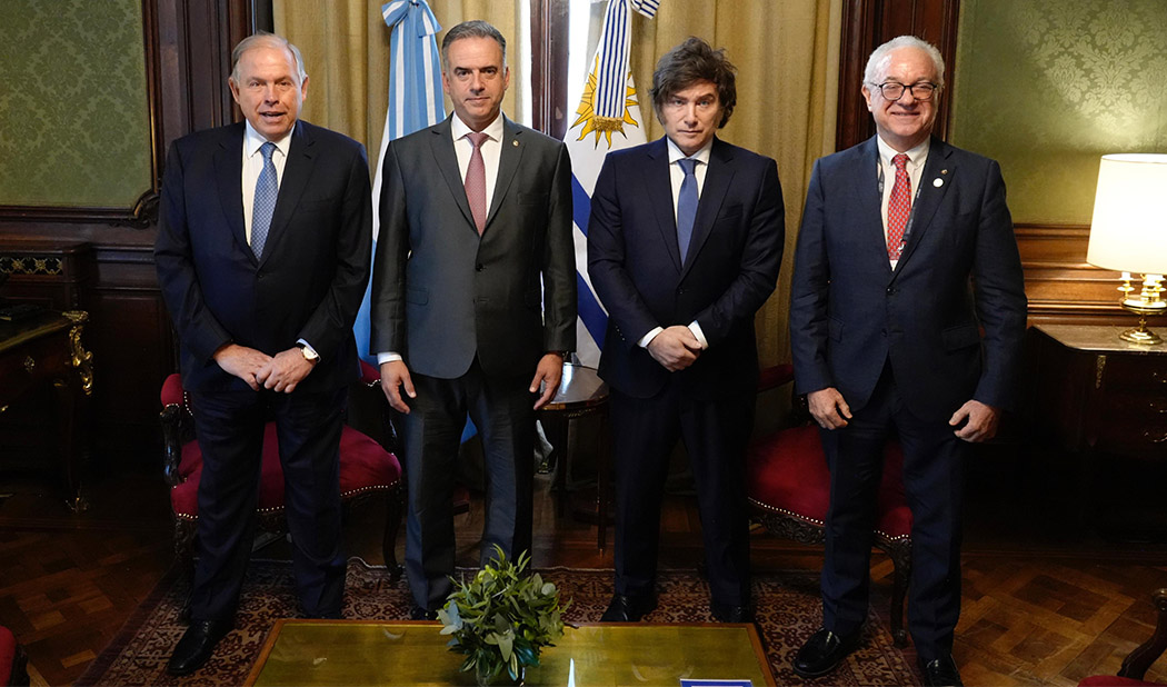 Presidente Orsi invitó a su par argentino, Javier Milei, a visitar Uruguay