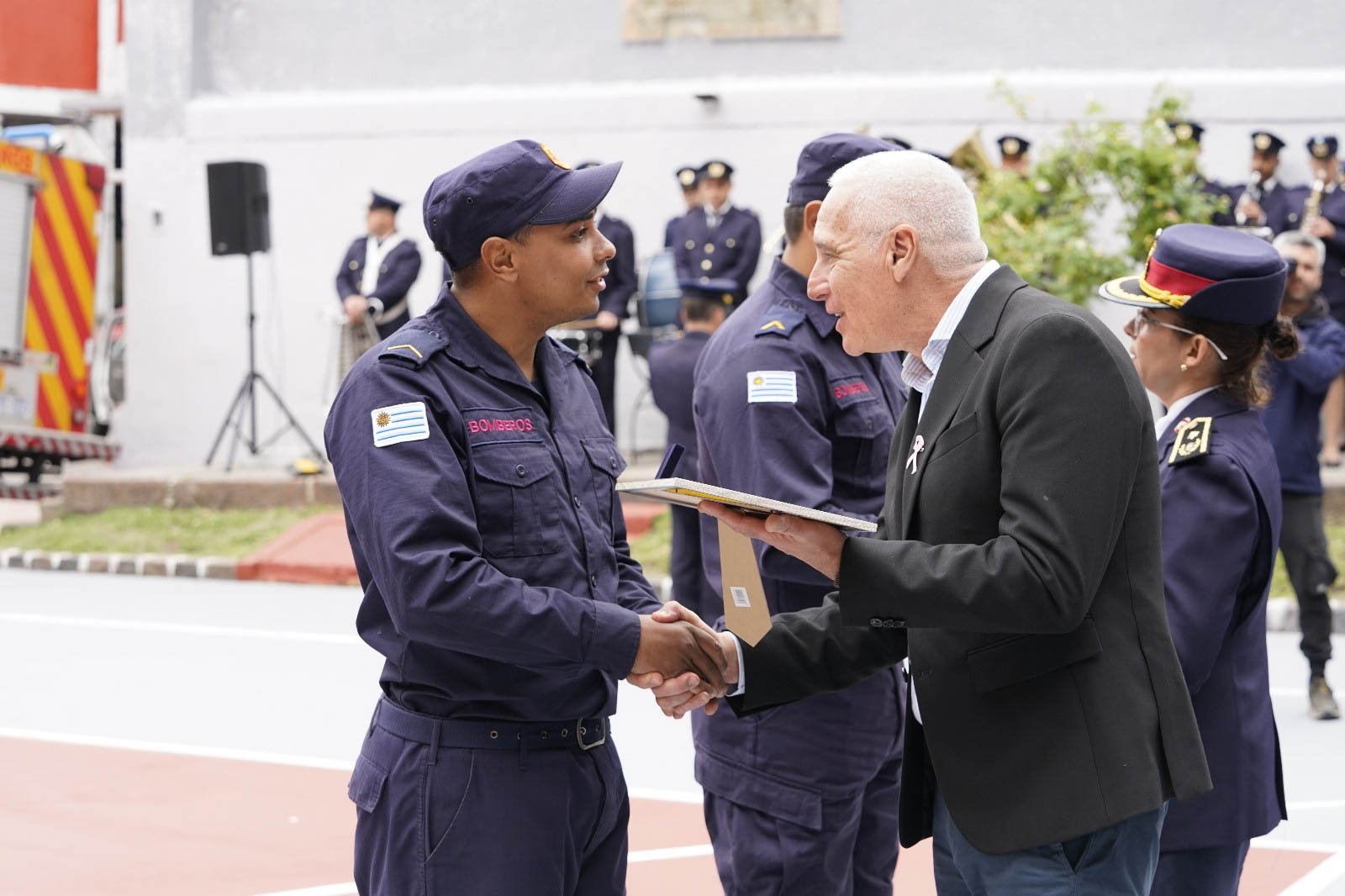 Ministro Carlos Negro encabezó acto conmemorativo de los 138 años del servicio de Bomberos