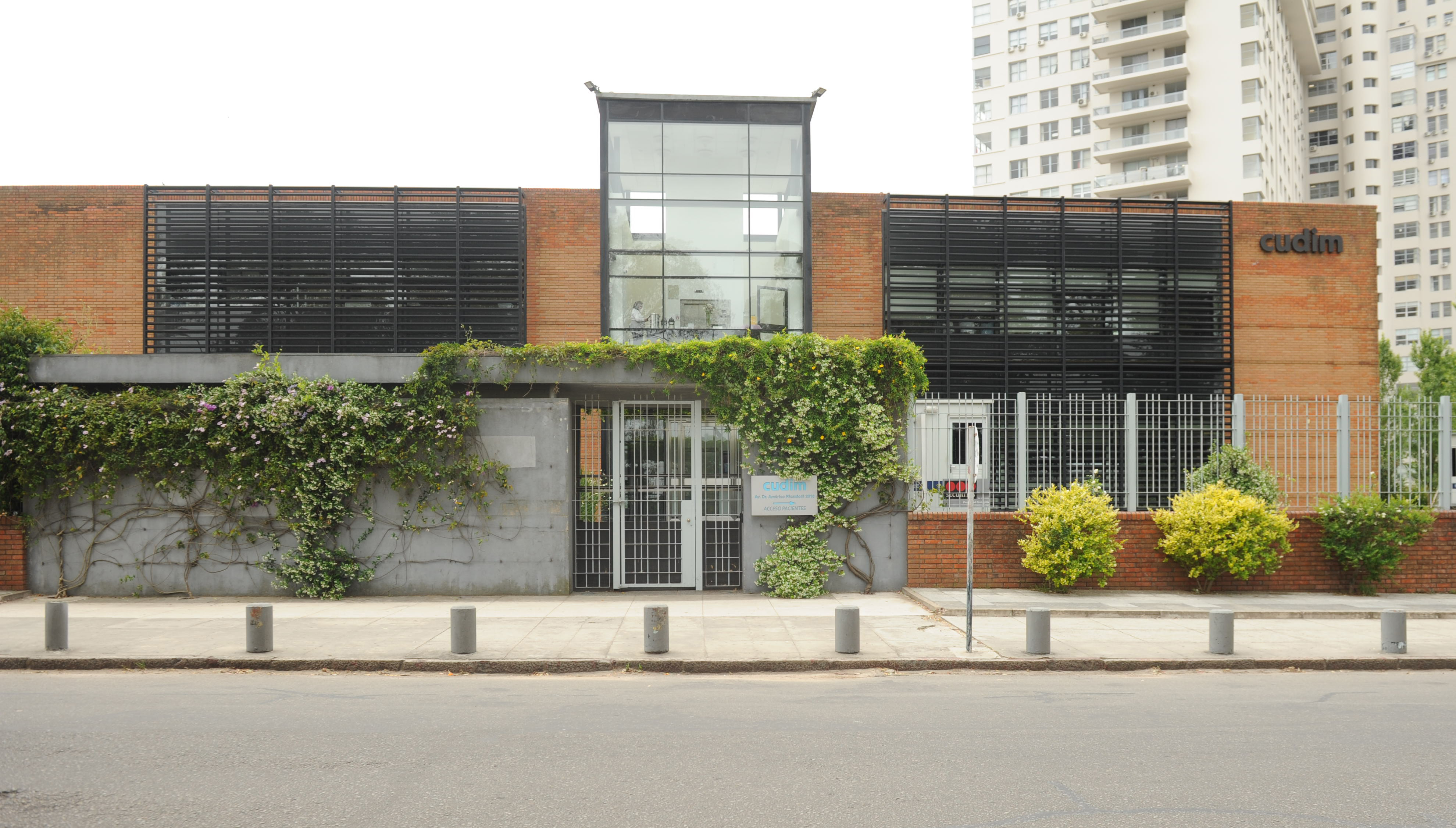 Fachada del Centro Uruguayo de Imagenología Molecular (Cudim).