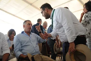 Presidente Orsi asistió a inauguración de cosecha de girasol