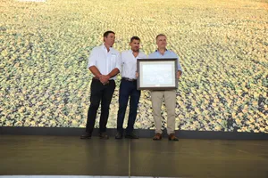 Presidente Orsi asistió a inauguración de cosecha de girasol