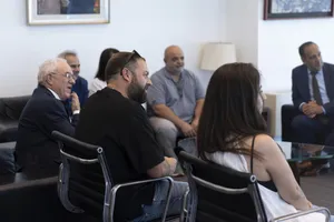 Presidente Orsi recibió a ciudadanos uruguayos que retornaron de Medio Oriente